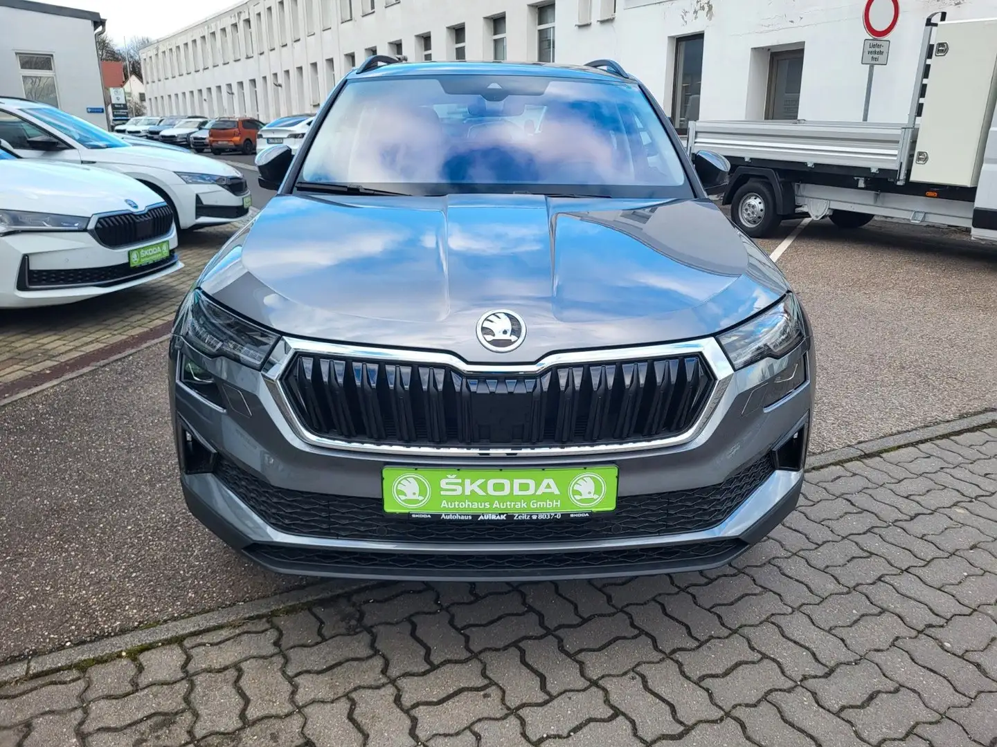 Skoda Karoq Drive Sondermodell 1.0 TSI 85kW 6-Gang VFW Grey - 2