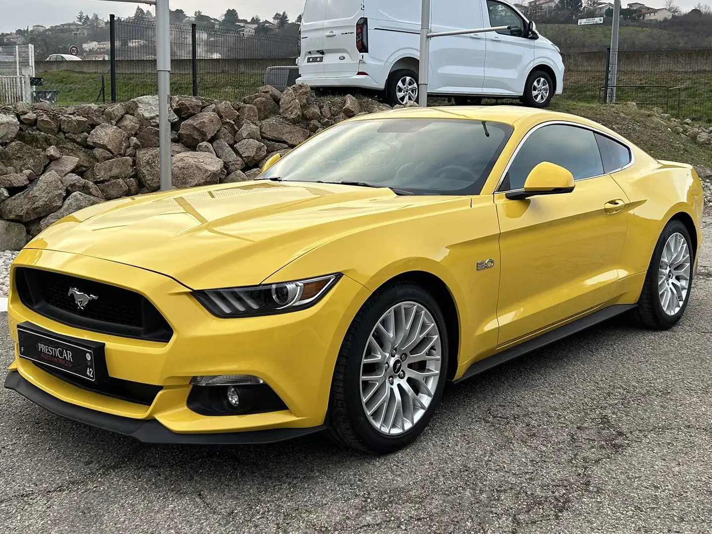 Ford Mustang Fastback V8 5.0 421 GT A Gelb - 1
