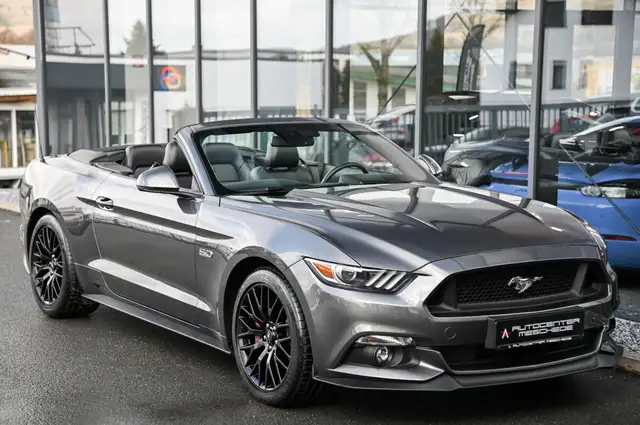 Ford Mustang view 3