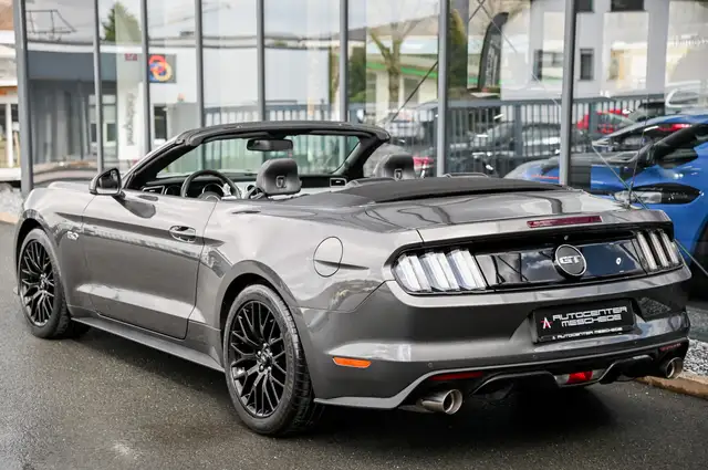Ford Mustang view 5