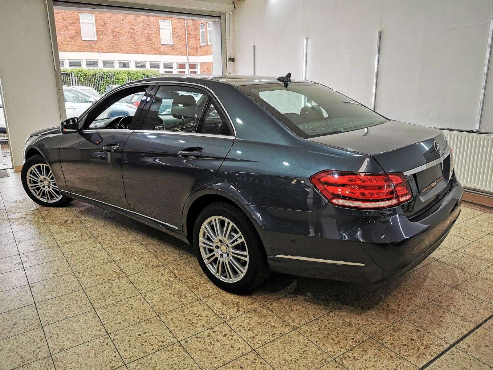 Second hand Mercedes Benz E-Class 400