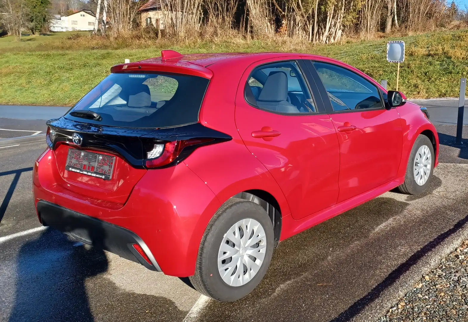 Toyota Yaris Yaris 1,0 VVT-i Active Active Rot - 1