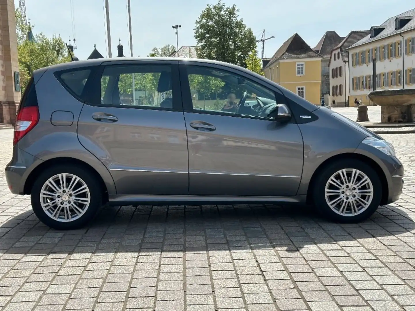 Mercedes-Benz A 180 A 180 Aut. Grau - 1