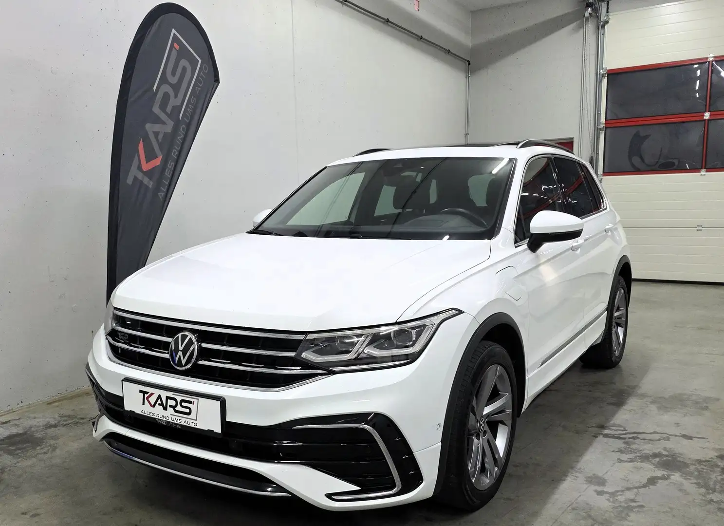 Volkswagen Tiguan R-Line eHybrid IQ.Light Matrix LED Panoramadach Weiß - 1