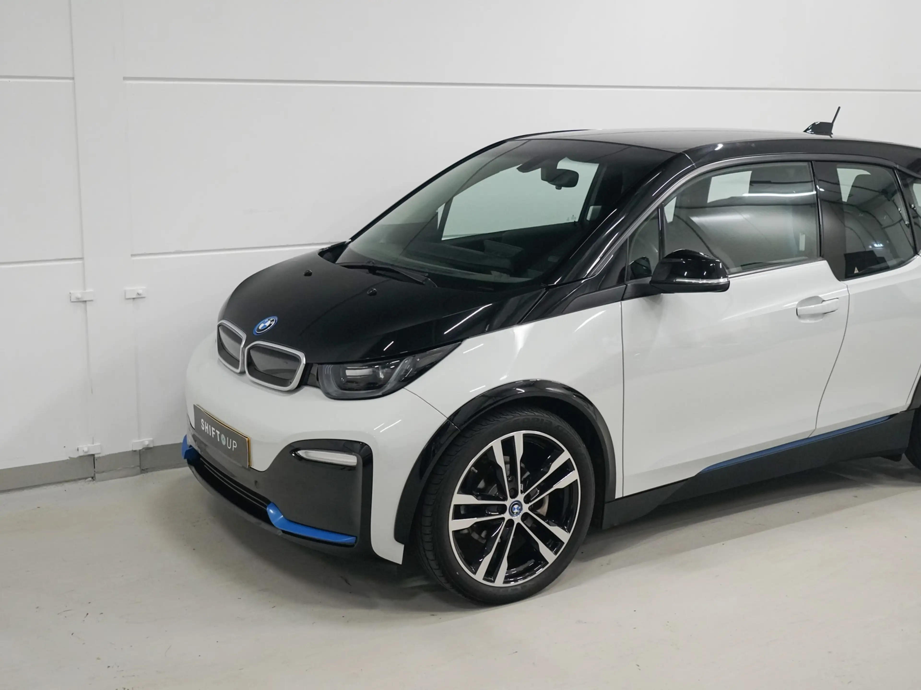 BMW i3 S 120Ah Stoelverwarming | 20" | Camera — photo 32