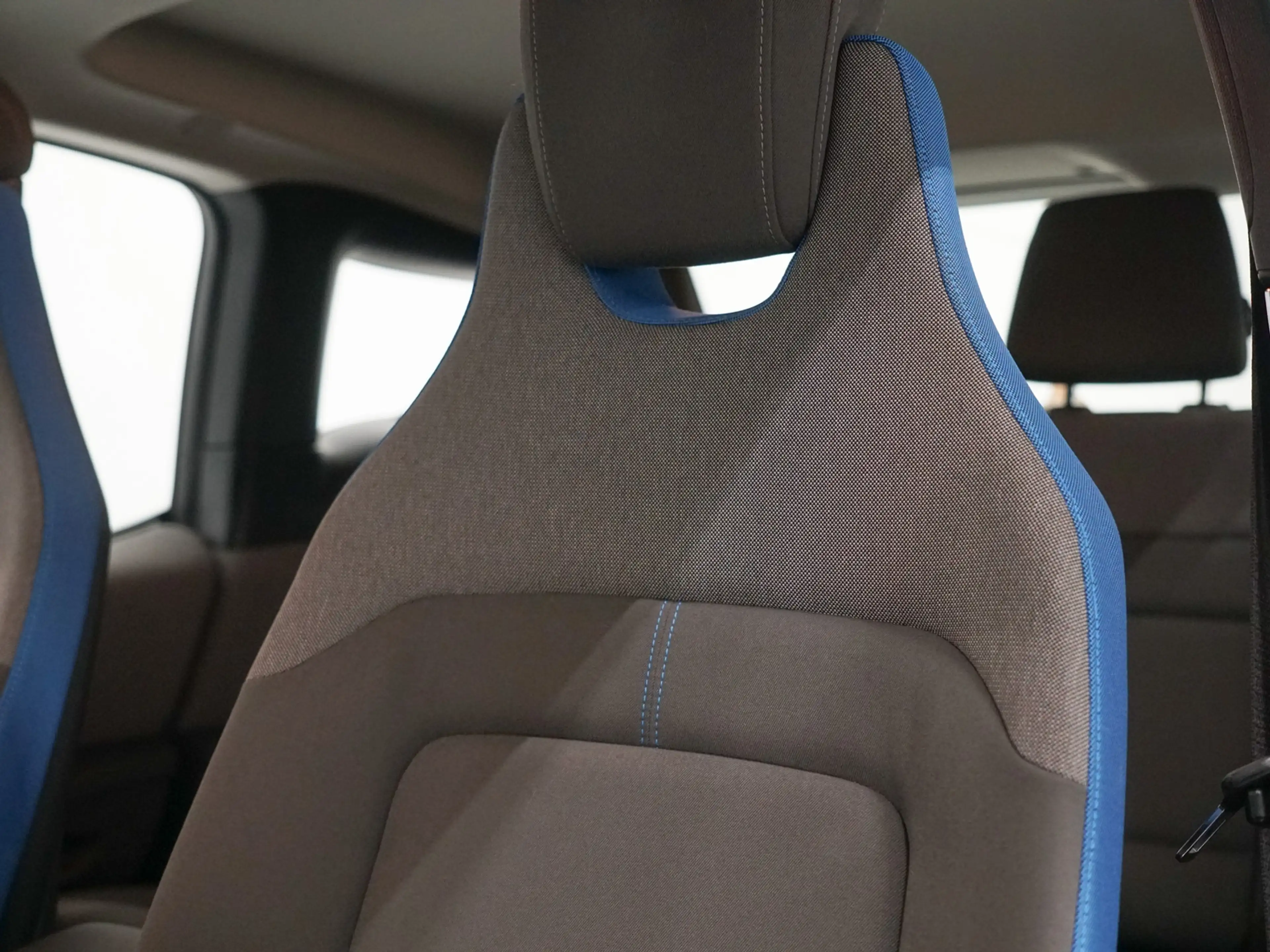 BMW i3 S 120Ah Stoelverwarming | 20" | Camera — photo 21