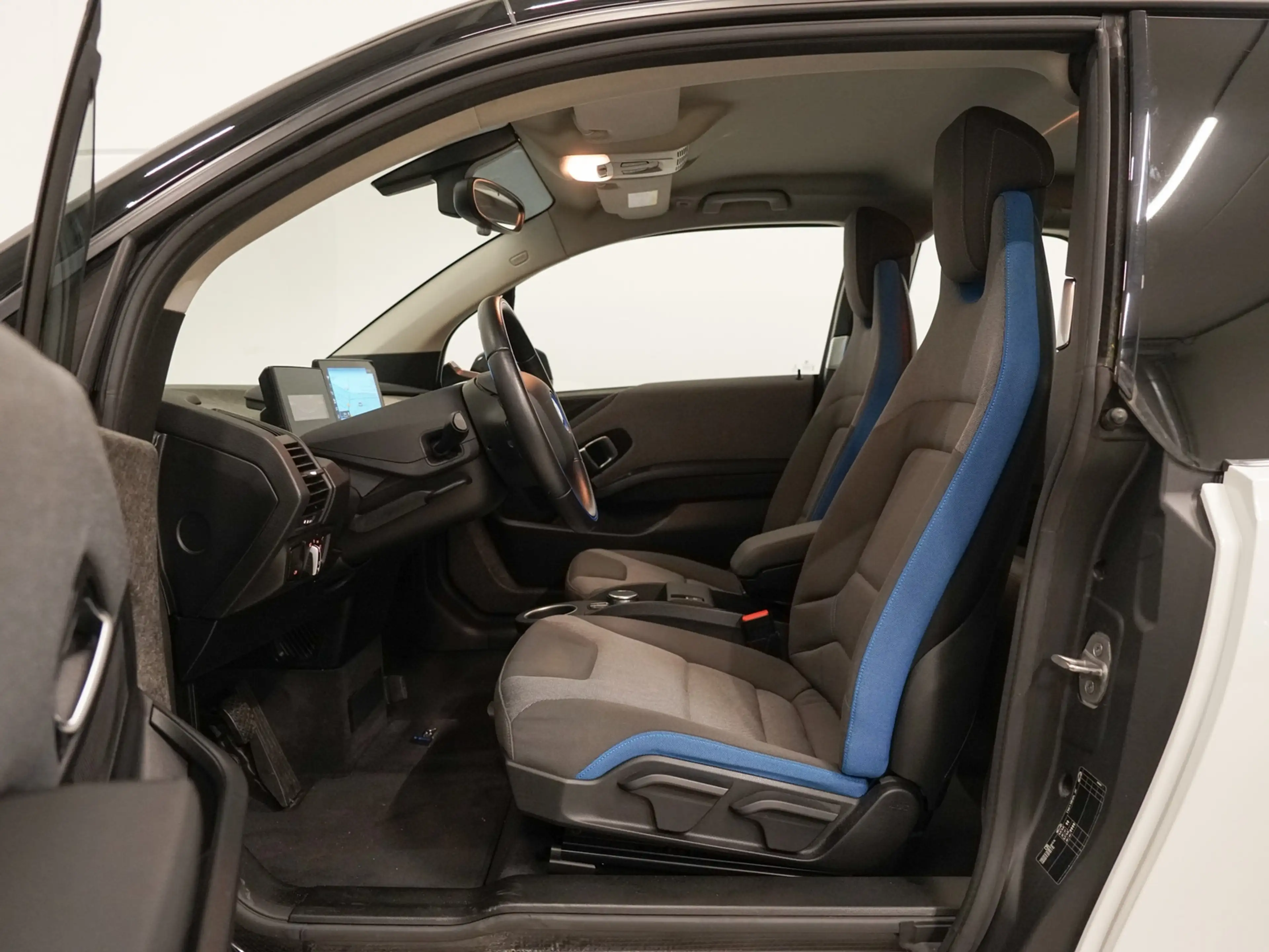 BMW i3 S 120Ah Stoelverwarming | 20" | Camera — photo 18