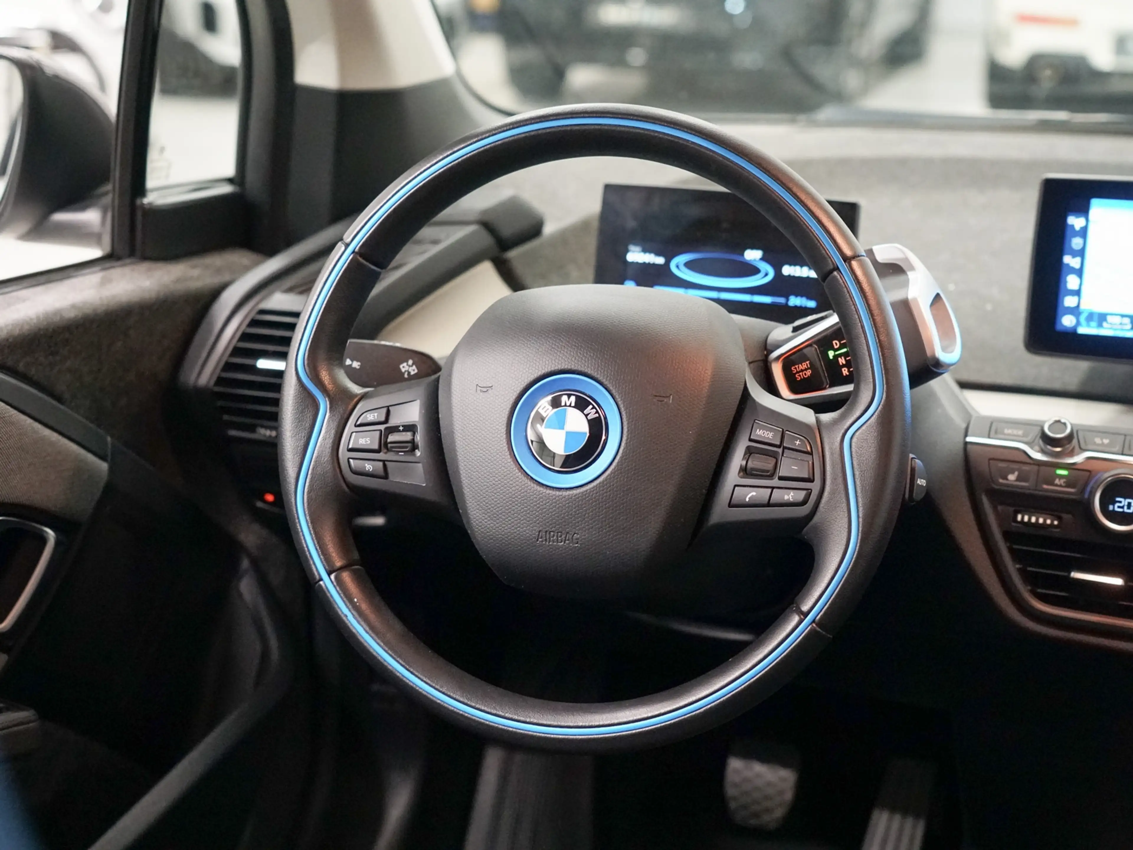 BMW i3 S 120Ah Stoelverwarming | 20" | Camera — photo 38