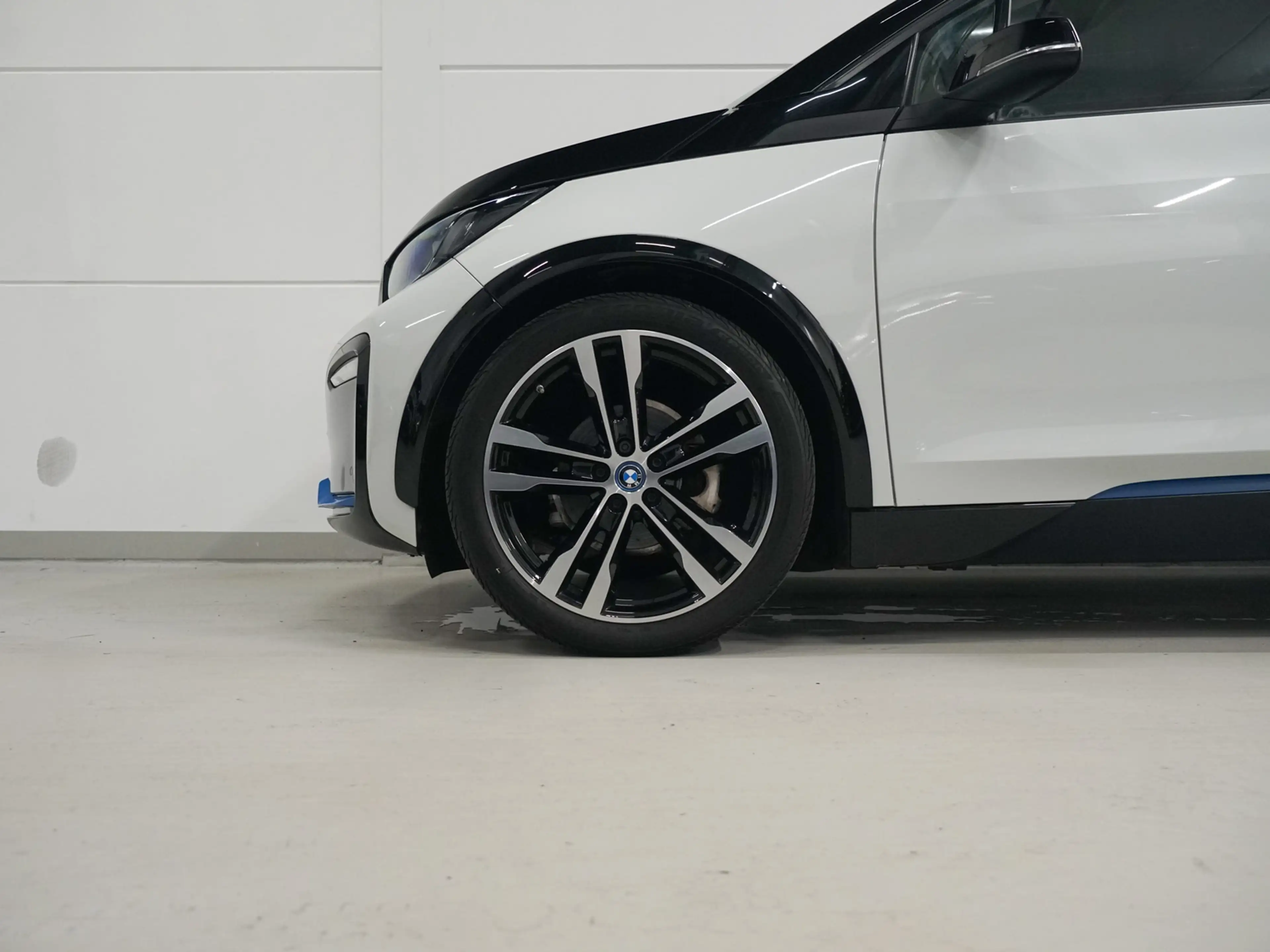BMW i3 S 120Ah Stoelverwarming | 20" | Camera — photo 35