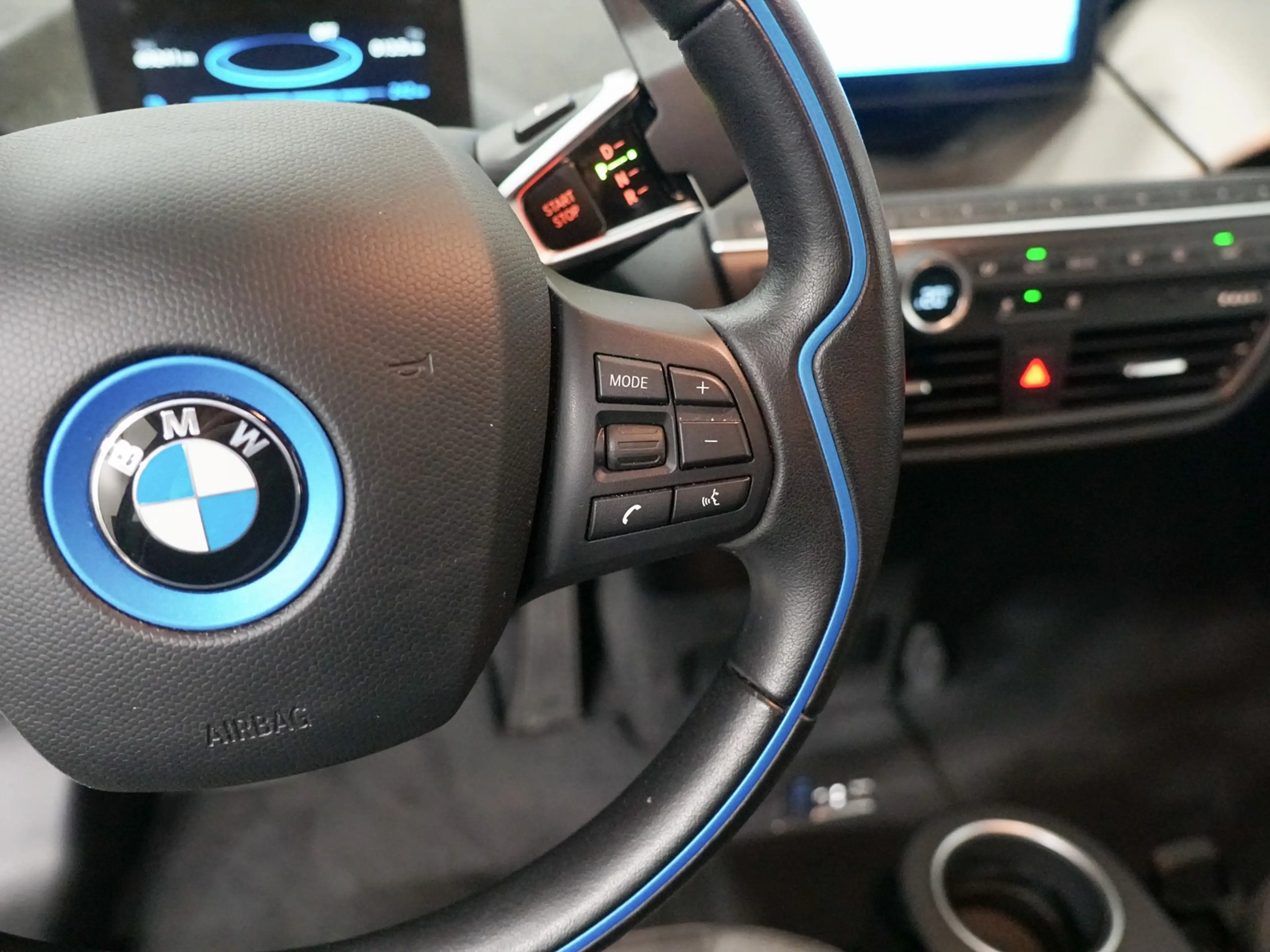 BMW i3 S 120Ah Stoelverwarming | 20" | Camera — photo 41
