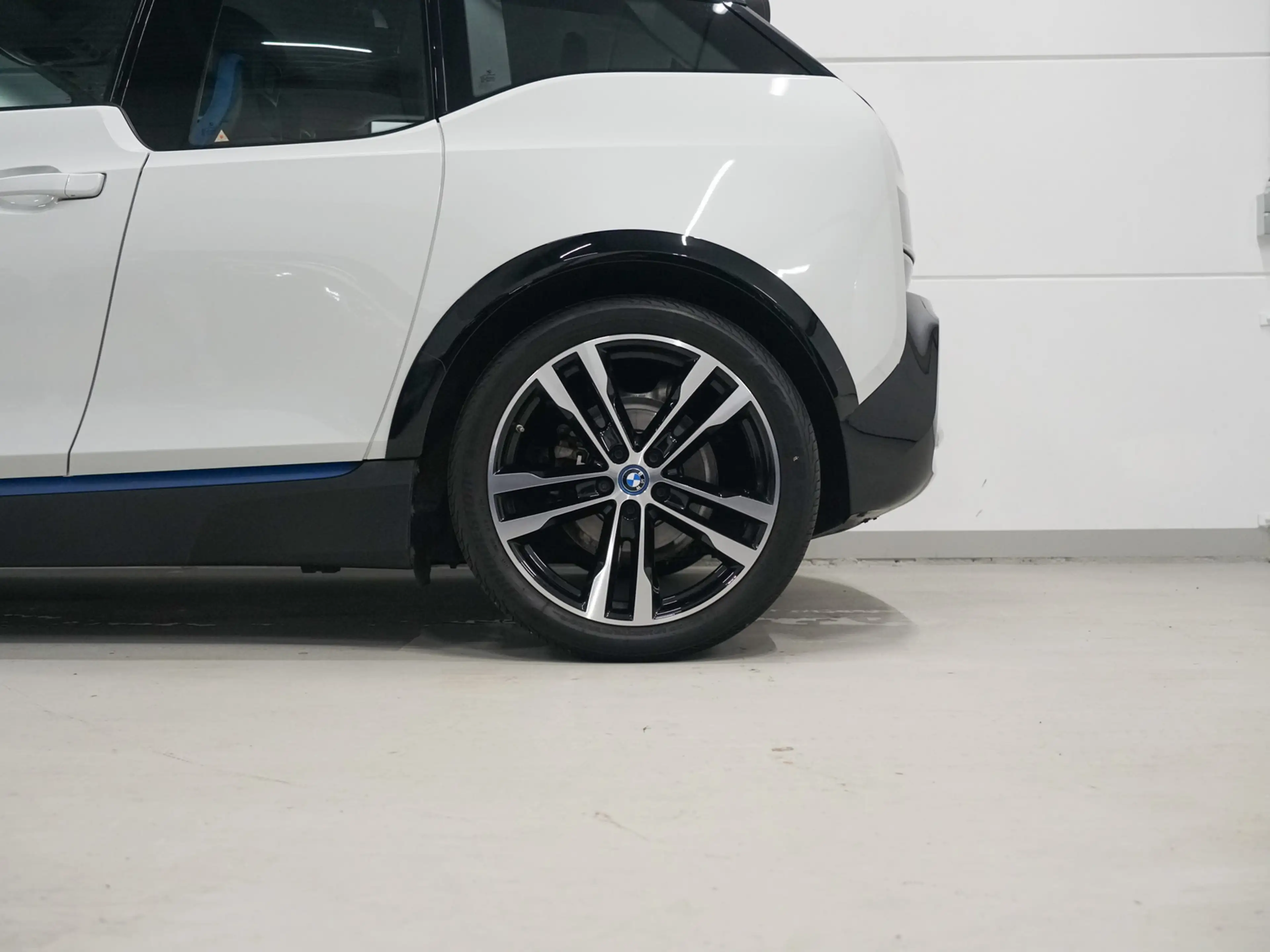BMW i3 S 120Ah Stoelverwarming | 20" | Camera — photo 36