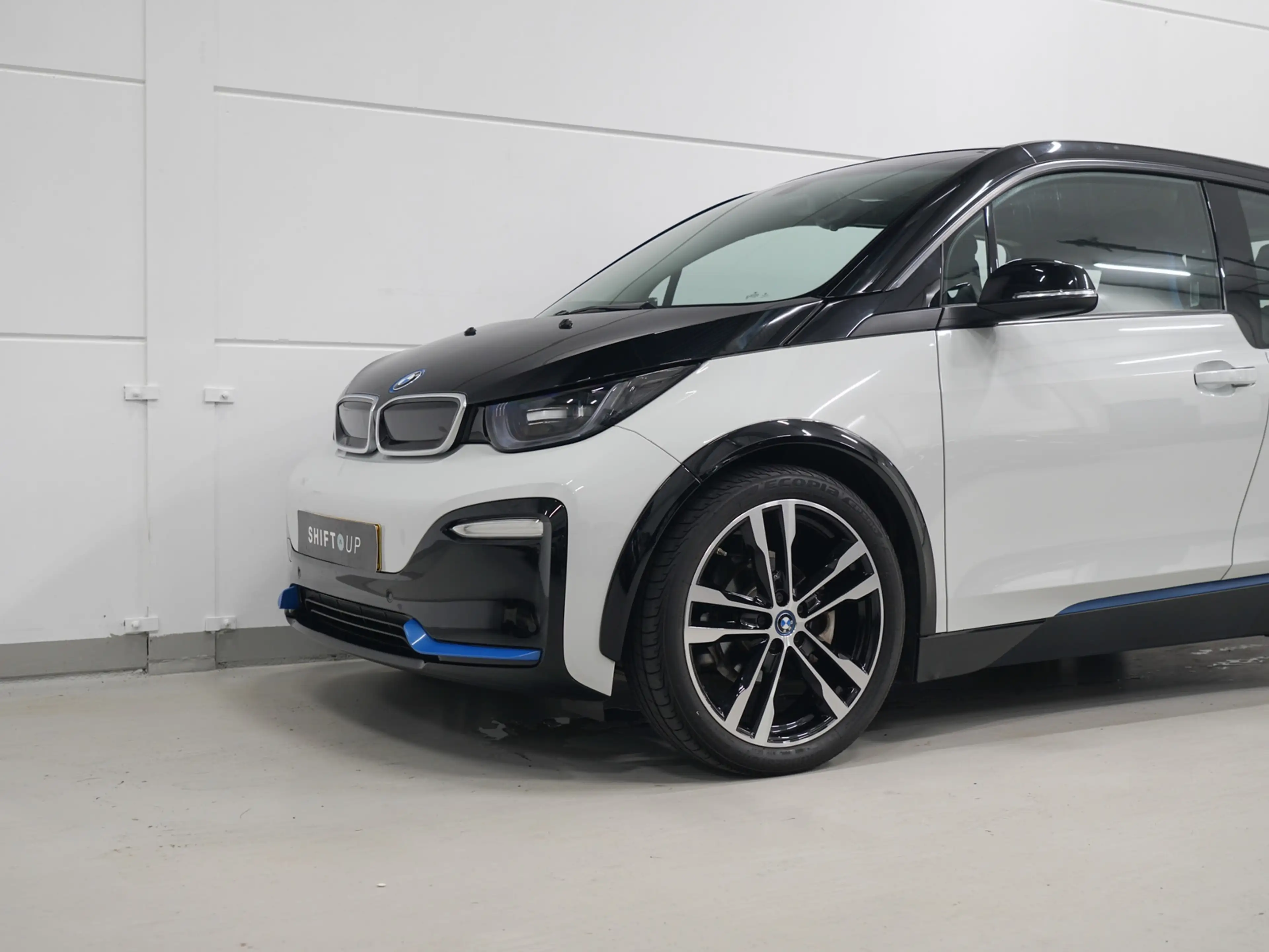 BMW i3 S 120Ah Stoelverwarming | 20" | Camera — photo 31