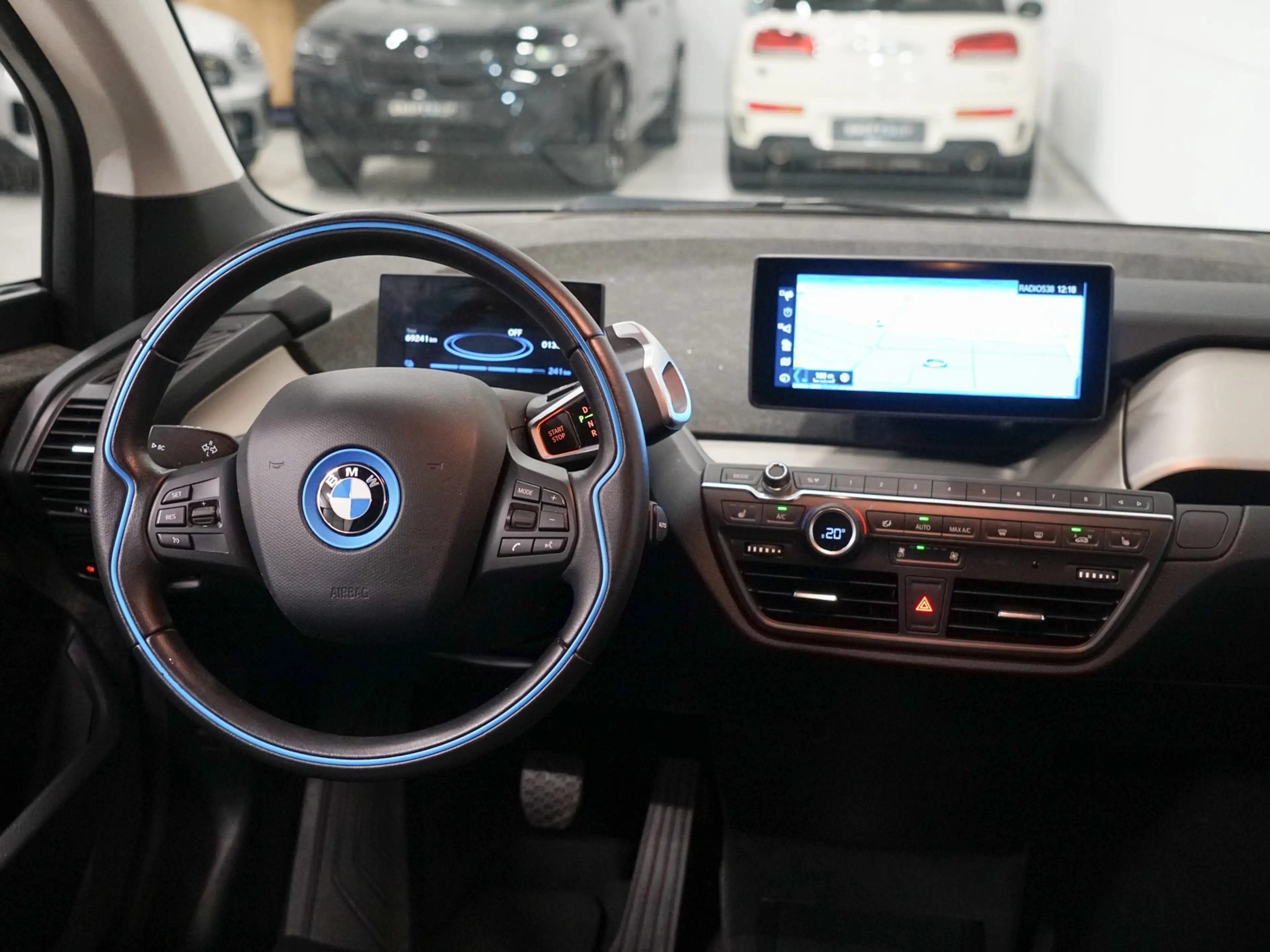 BMW i3 S 120Ah Stoelverwarming | 20" | Camera — photo 11