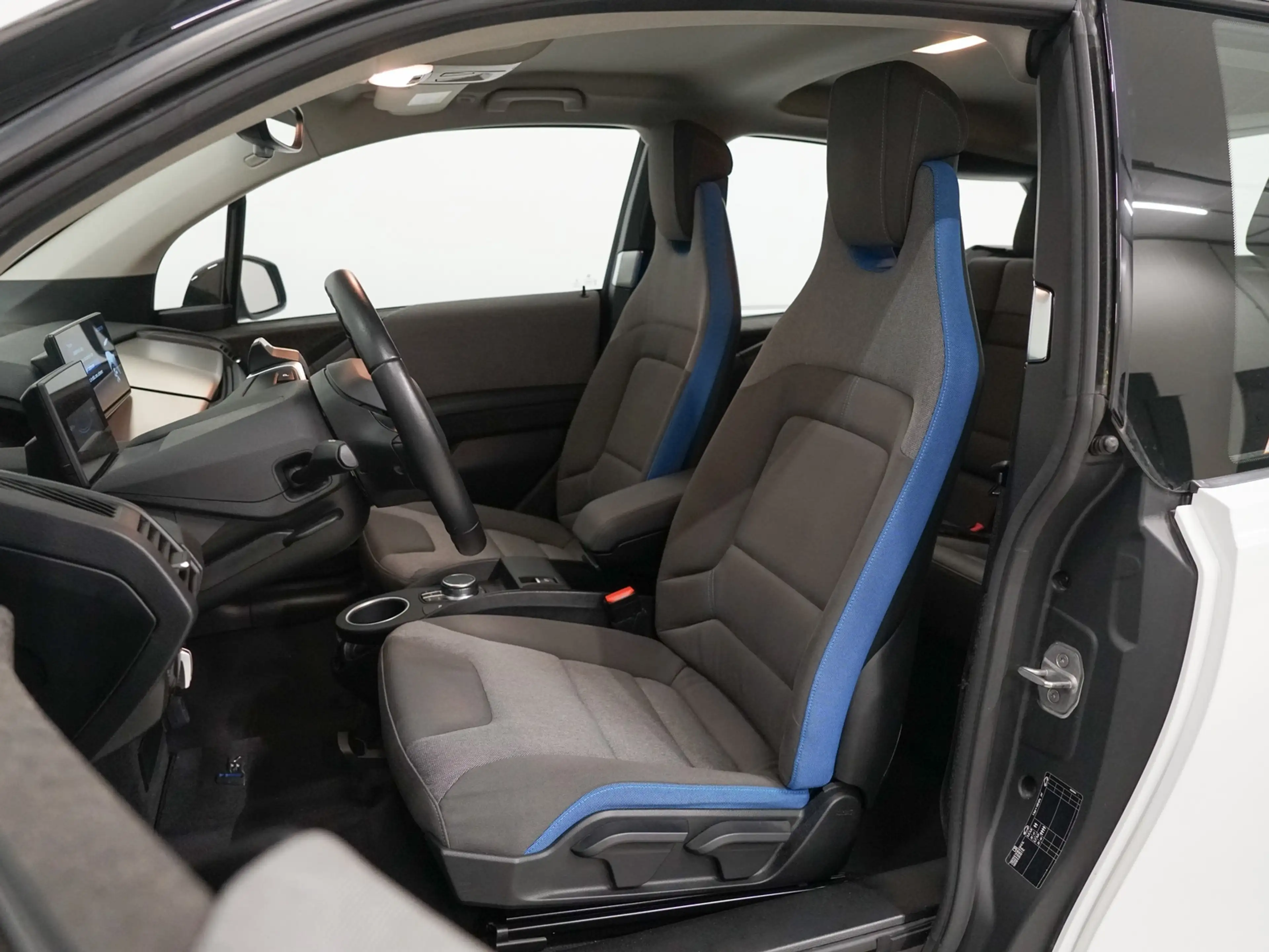 BMW i3 S 120Ah Stoelverwarming | 20" | Camera — photo 19