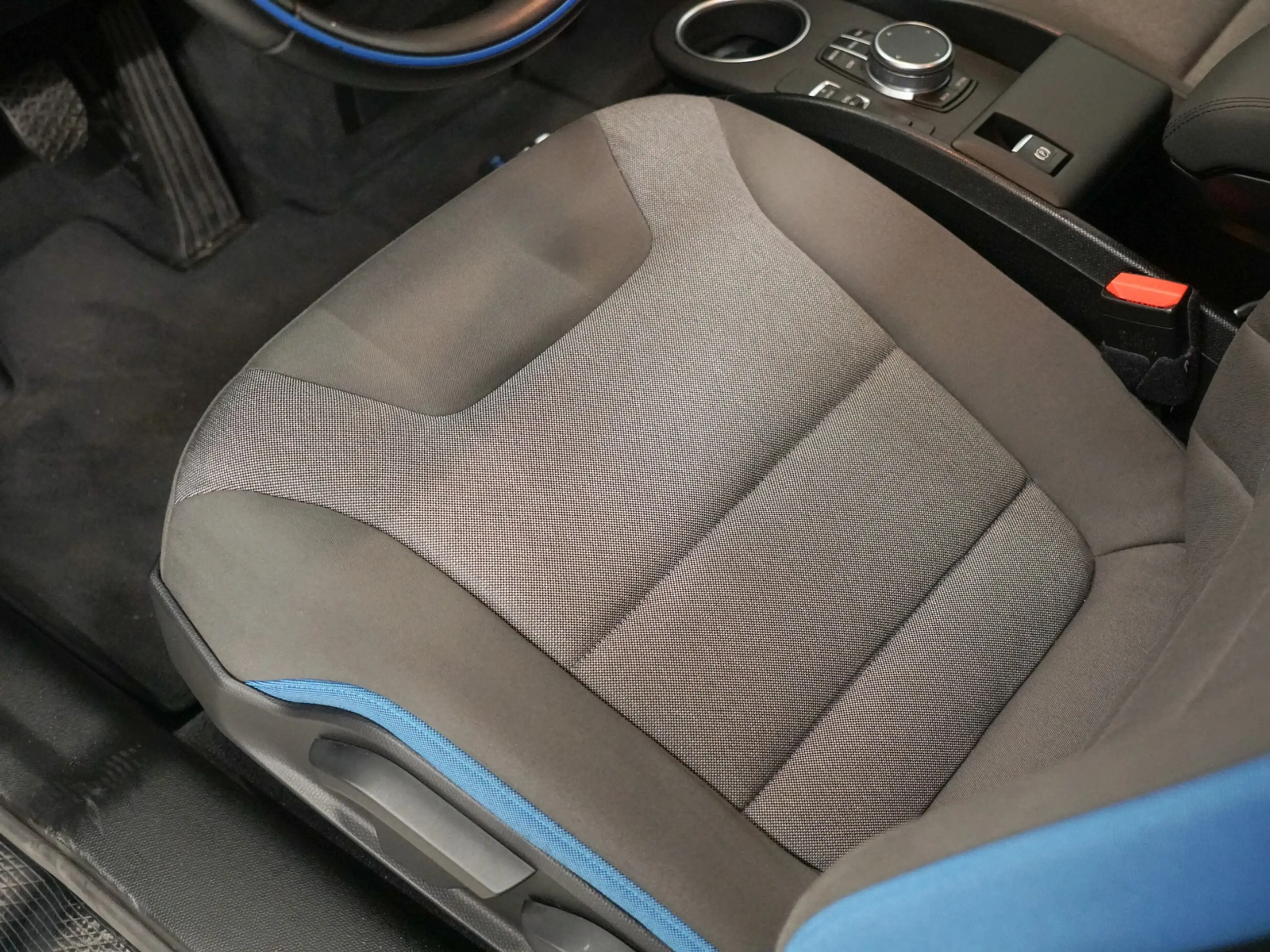 BMW i3 S 120Ah Stoelverwarming | 20" | Camera — photo 23