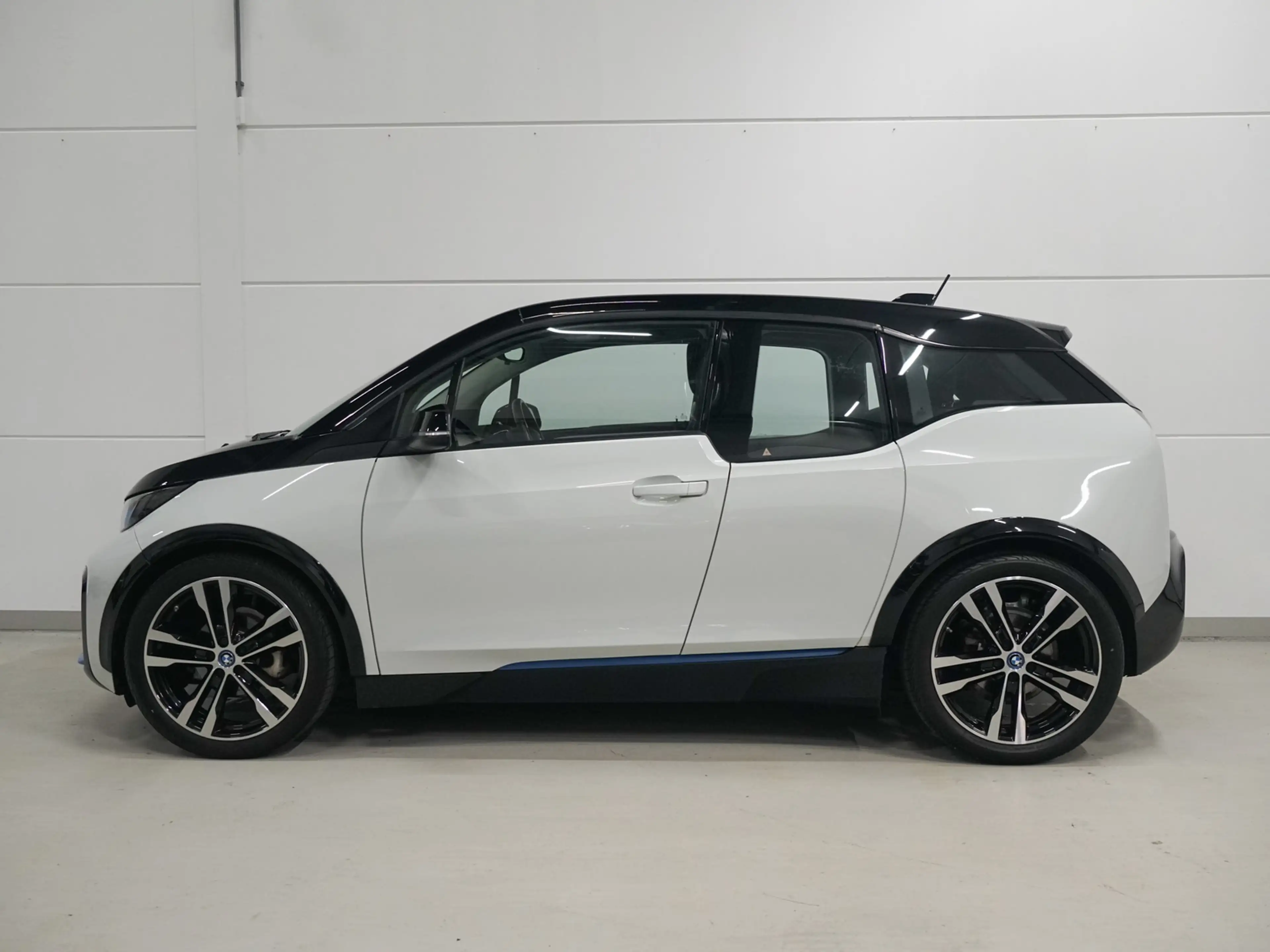 BMW i3 S 120Ah Stoelverwarming | 20" | Camera — photo 5