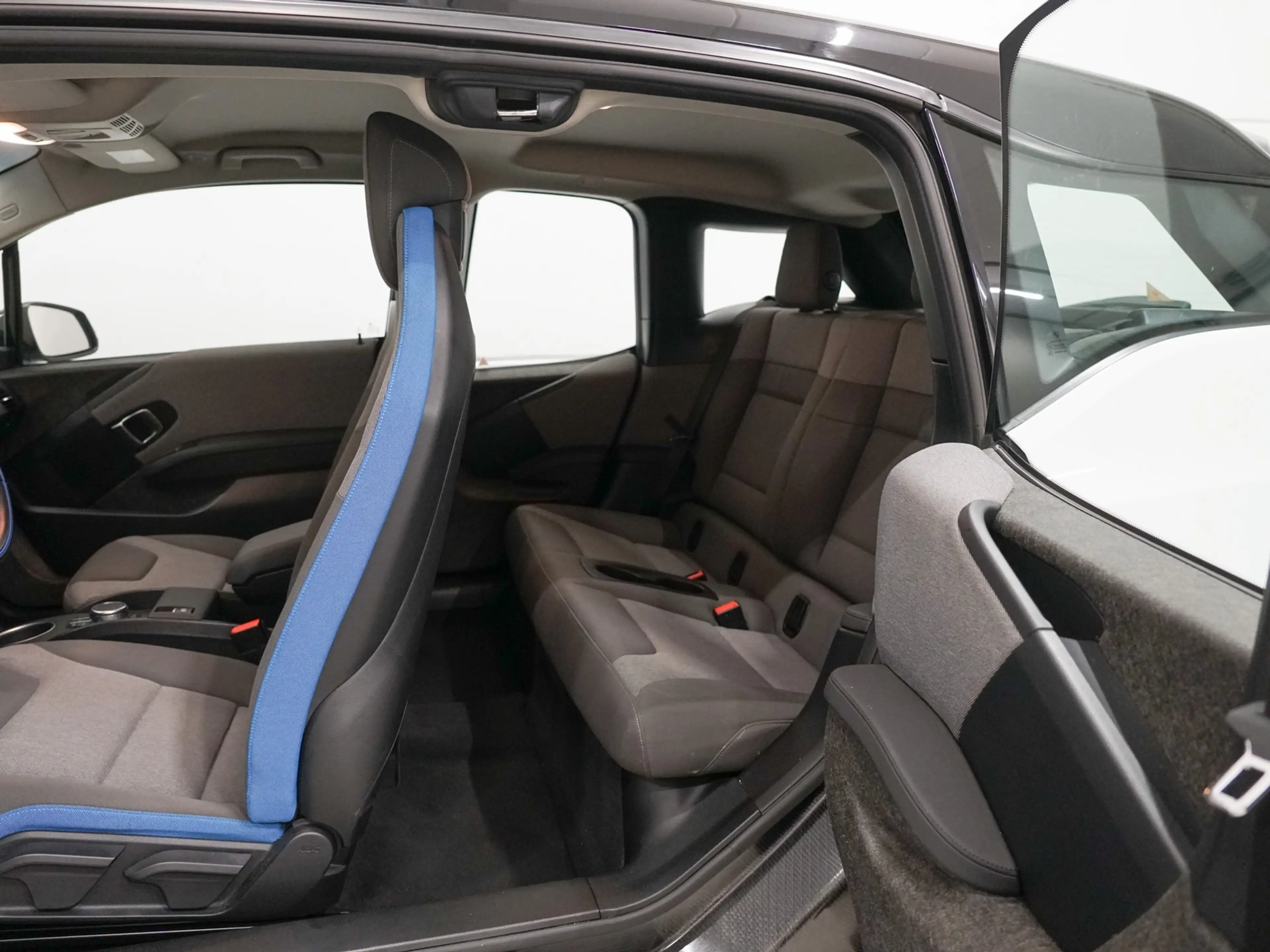 BMW i3 S 120Ah Stoelverwarming | 20" | Camera — photo 25