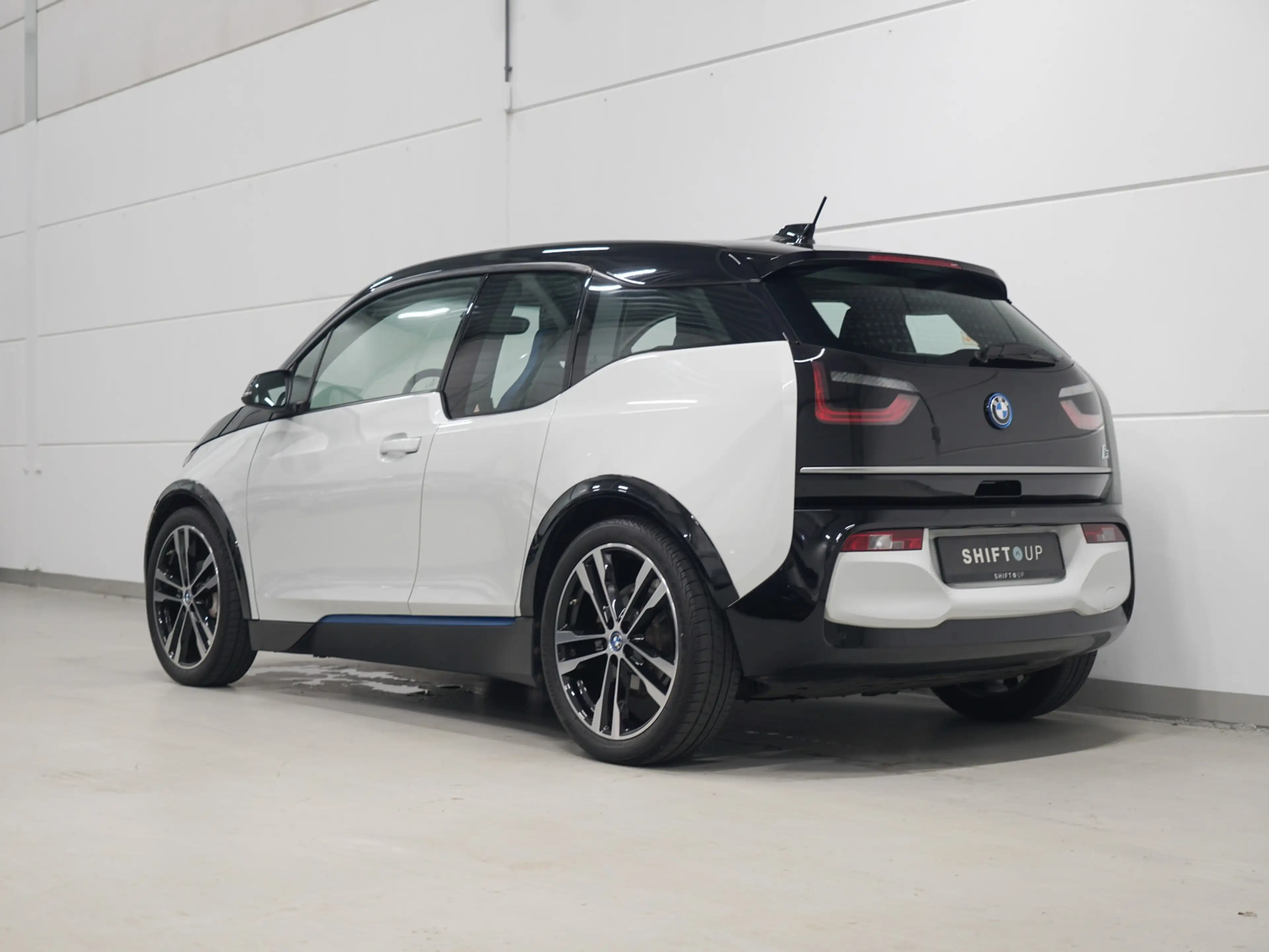 BMW i3 S 120Ah Stoelverwarming | 20" | Camera — photo 7