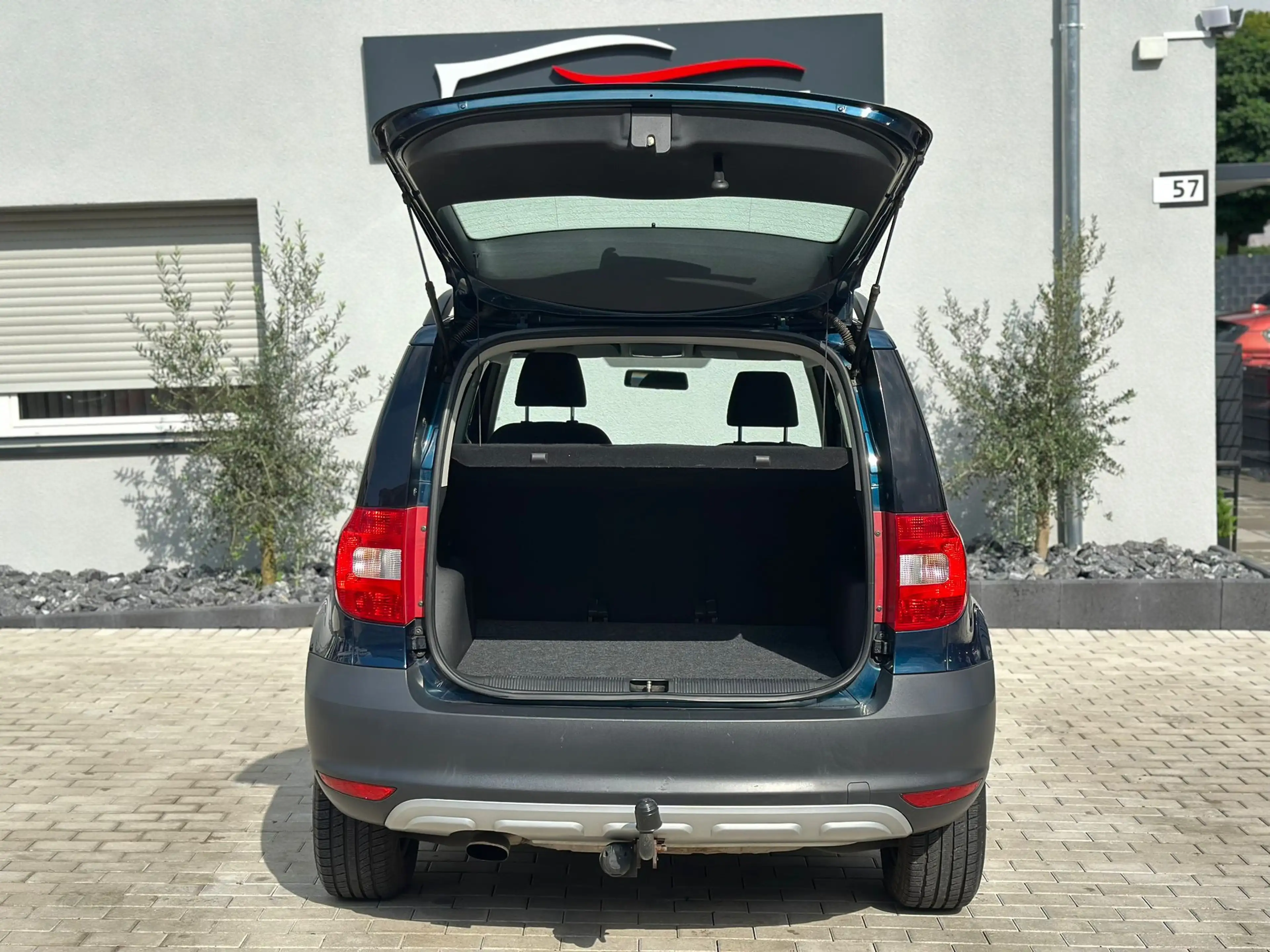 Skoda Yeti Active Plus Edition*AHK*KLIMA*TÜV*EL.FENSTE — photo 11