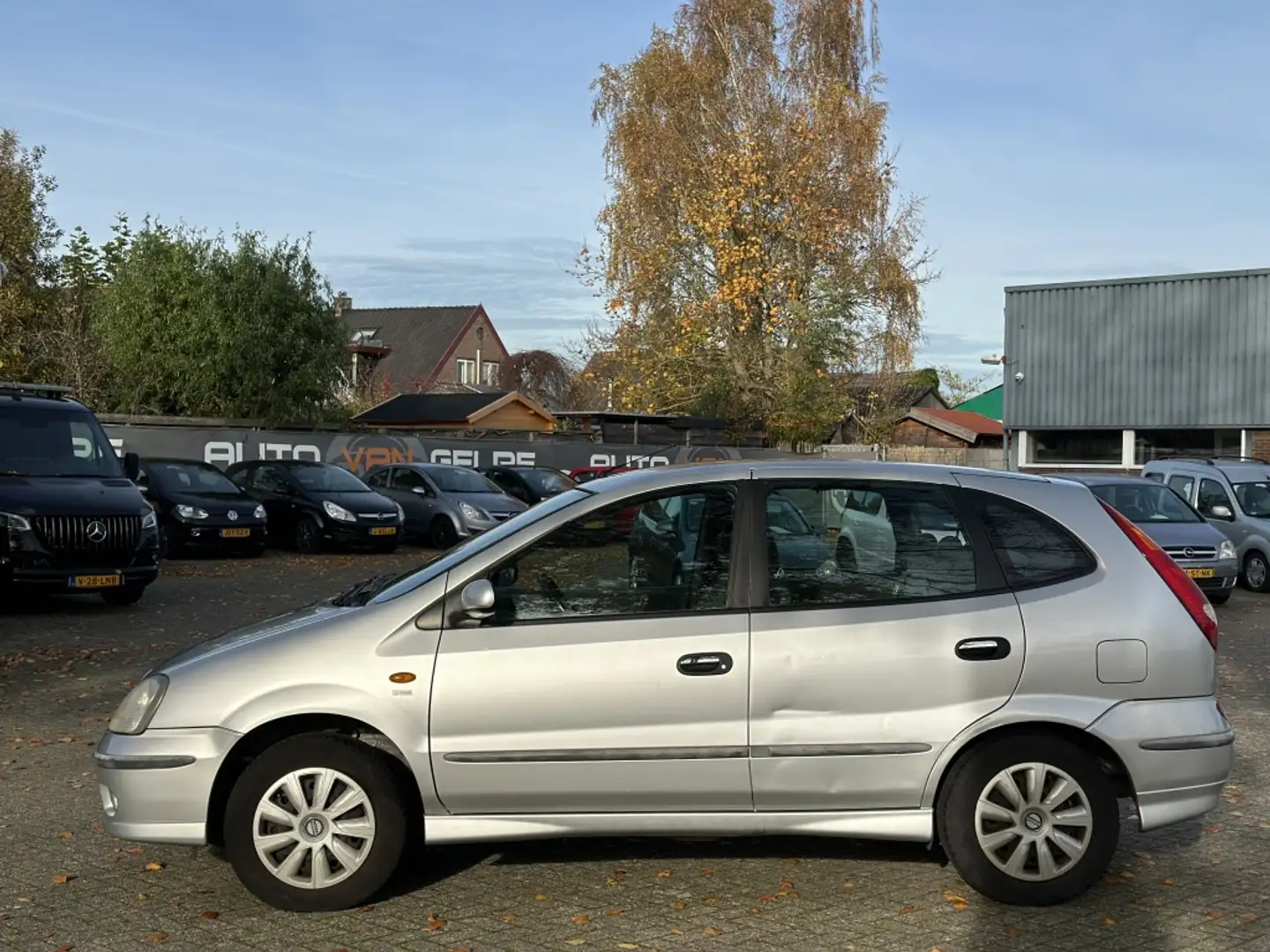 Nissan Almera Tino 1.8 Acenta Camera*Clima*Trekhaak*Elek.pak Gris - 2