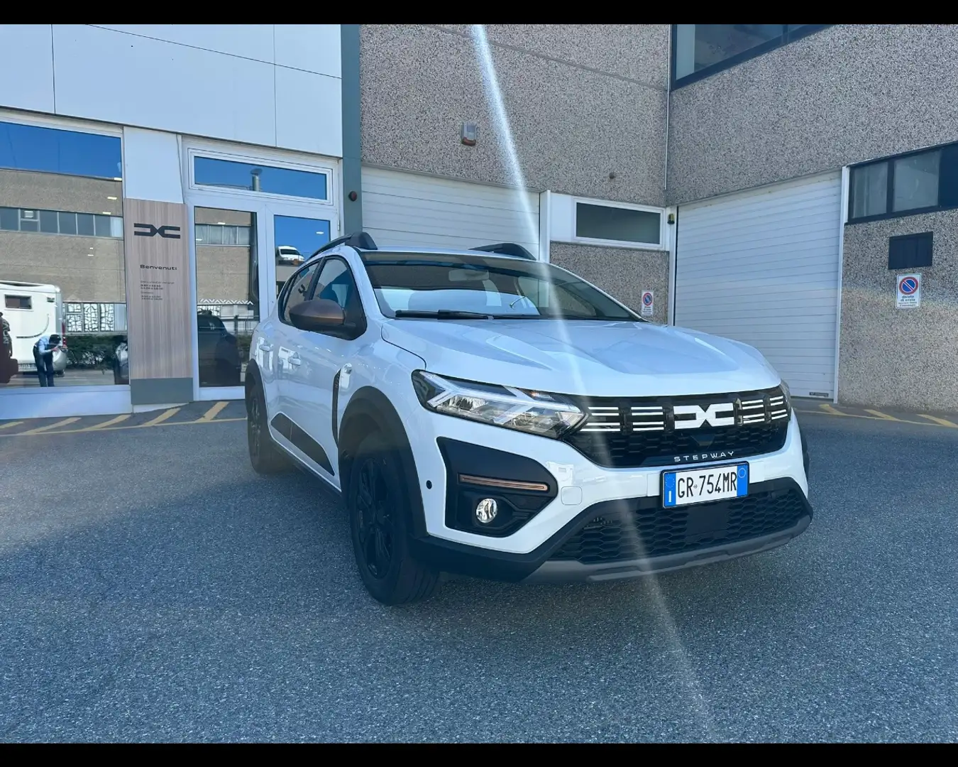 Dacia Sandero STEPWAY 1.0 TCE ECO-G EXTREME UP Weiß - 1