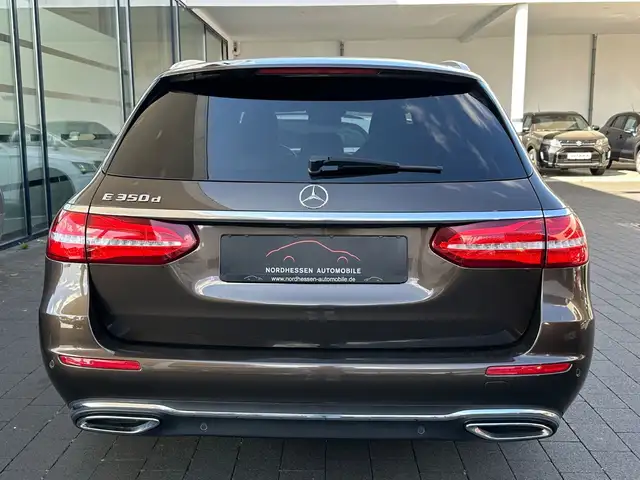 Mercedes-Benz E view 7