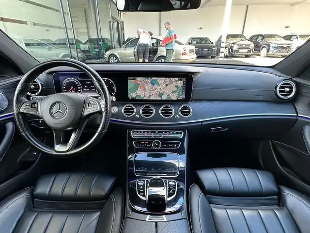 Mercedes-Benz E view 11
