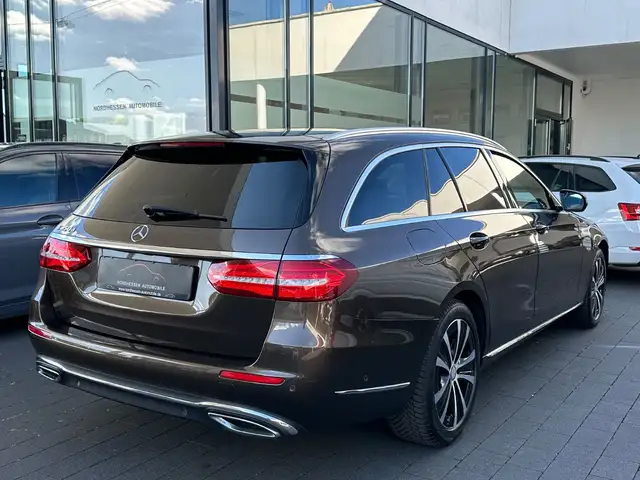 Mercedes-Benz E view 4