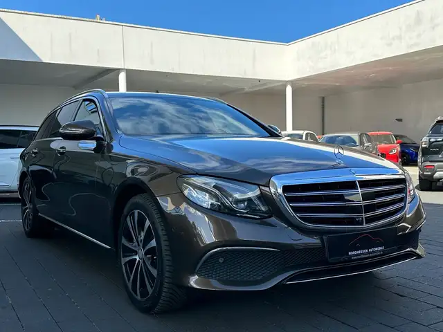 Mercedes-Benz E view 2