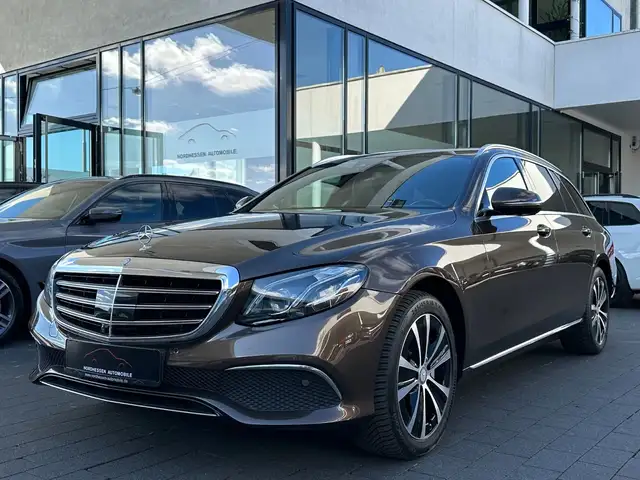 Mercedes-Benz E main image