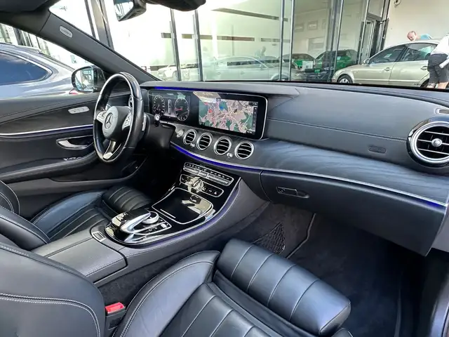 Mercedes-Benz E view 12