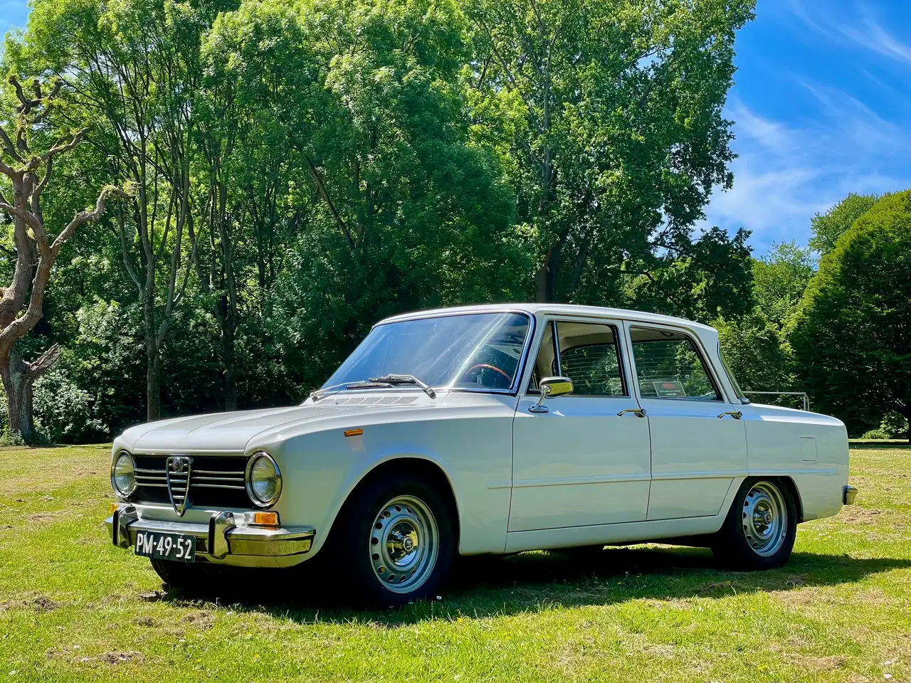Alfa Romeo Giulia 1300 Wat een enorm lekker wit Supertje is dit!, foto 2