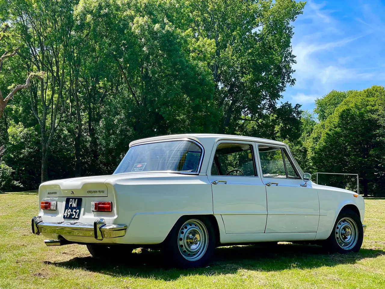 Alfa Romeo Giulia 1300 Wat een enorm lekker wit Supertje is dit!, foto 9