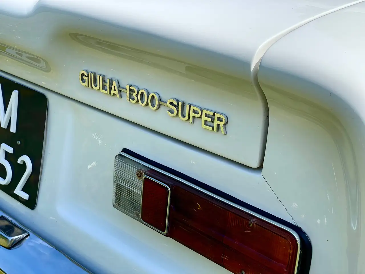 Alfa Romeo Giulia 1300 Wat een enorm lekker wit Supertje is dit!, foto 12