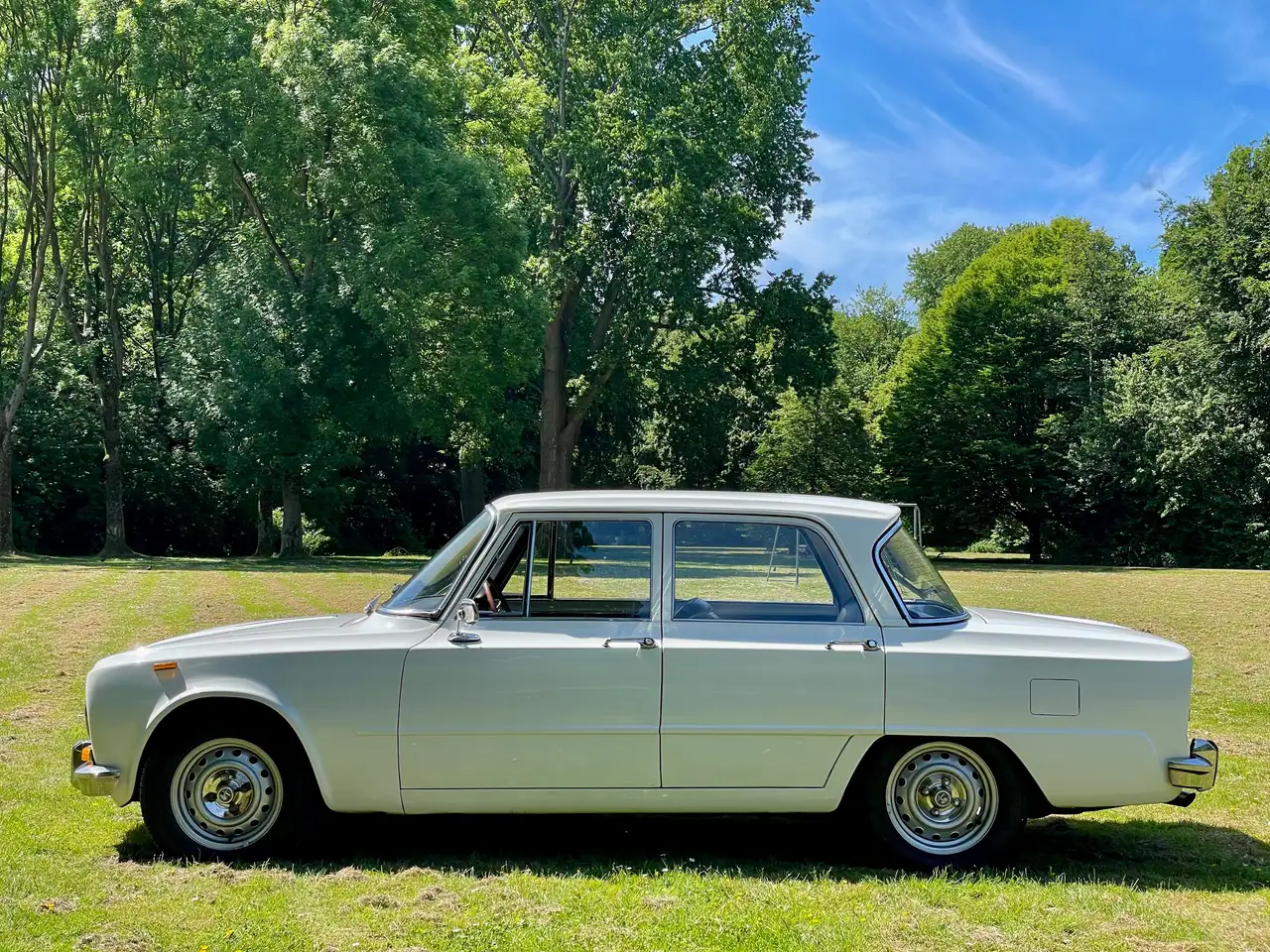 Alfa Romeo Giulia 1300 Wat een enorm lekker wit Supertje is dit!, foto 5