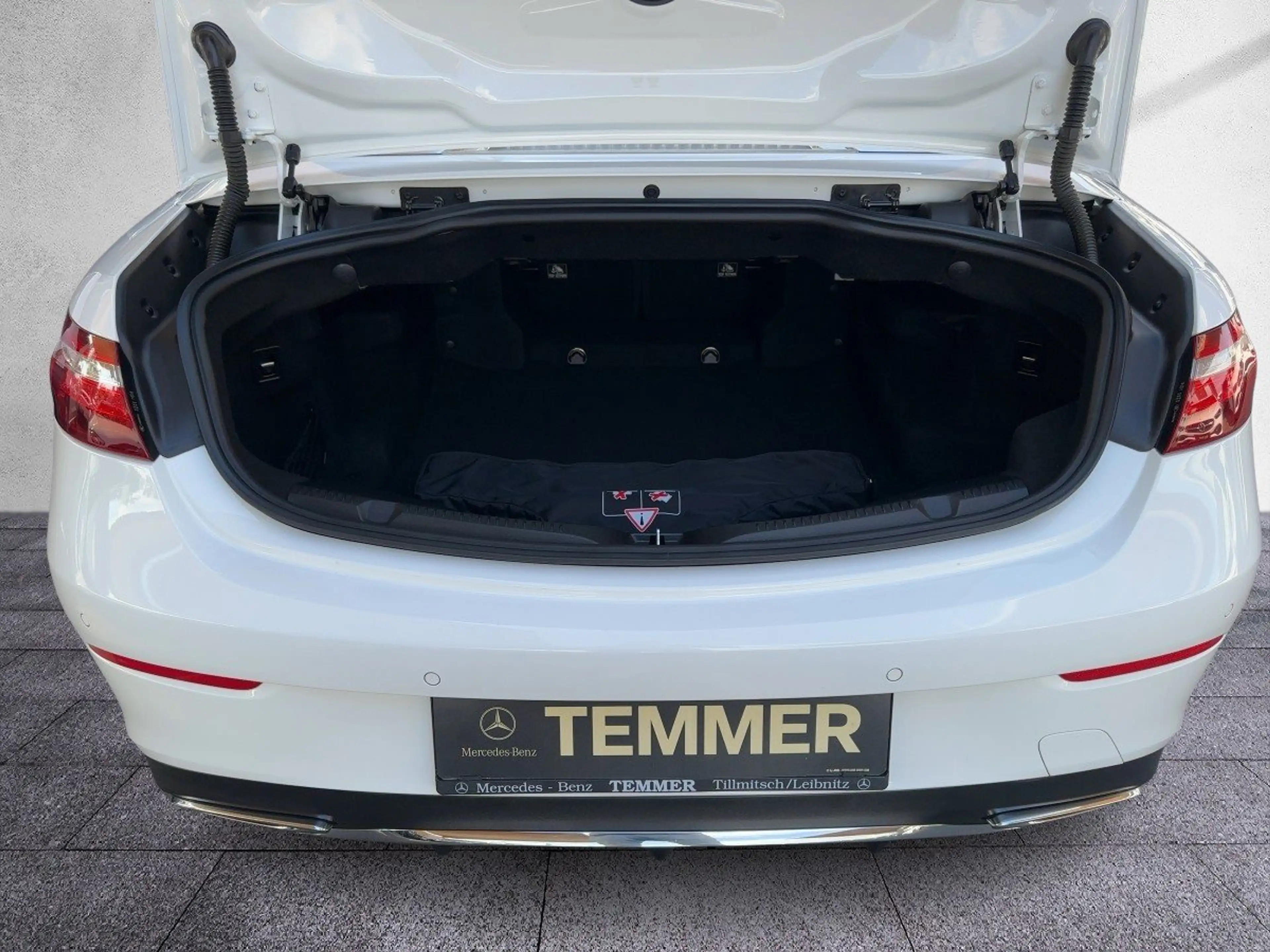 Mercedes-Benz E 220 d Cabriolet AMG-Line LED DISTR HeadUp Burme — photo 7