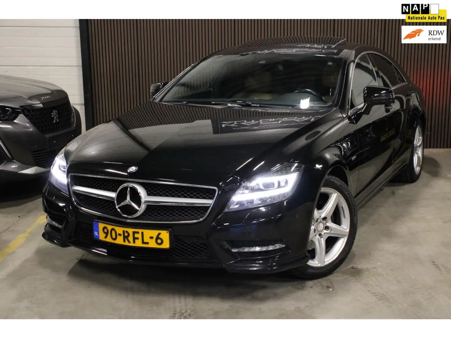 Mercedes-Benz CLS 350 AMG-Line Designo Luchtvering Pano Stoelventi Stoel Black - 1