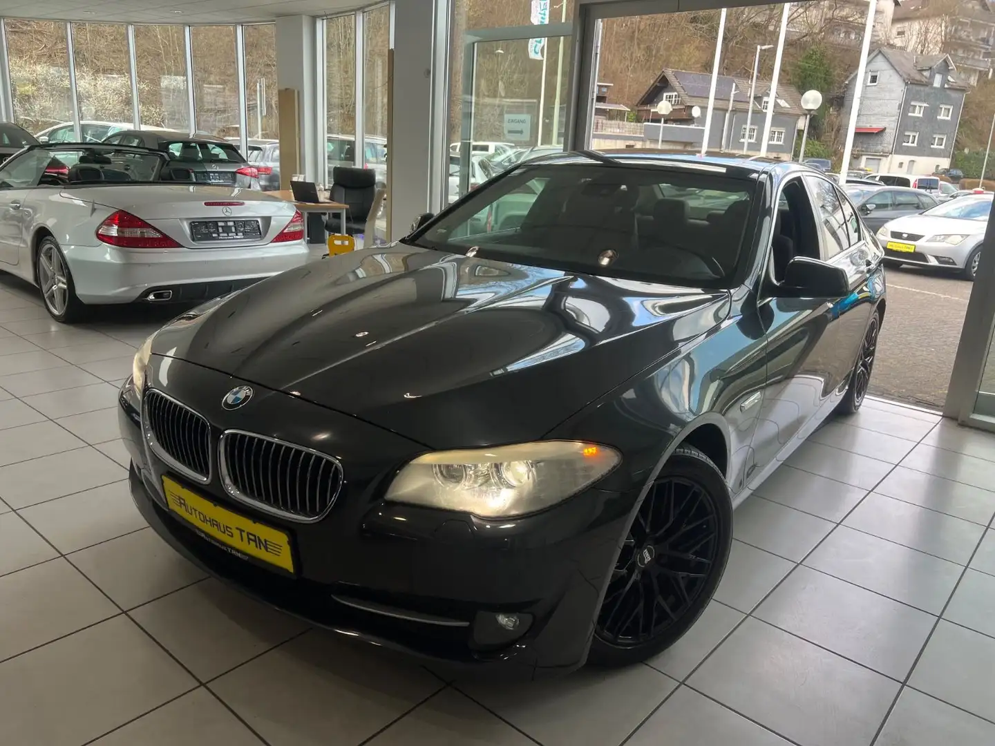 BMW 530 d Lim. xDrive *HEAD-UP*LEDER-BRAUN*MEMORY* Grau - 1
