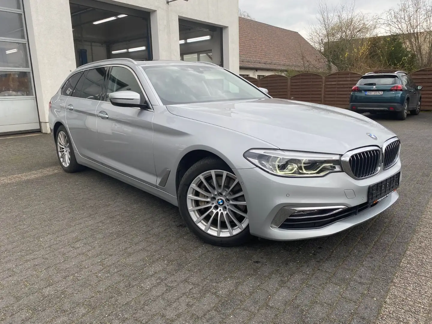 BMW 530 d xDrive Luxury Line-PANO+LED+NAVI-VOLL Argent - 2