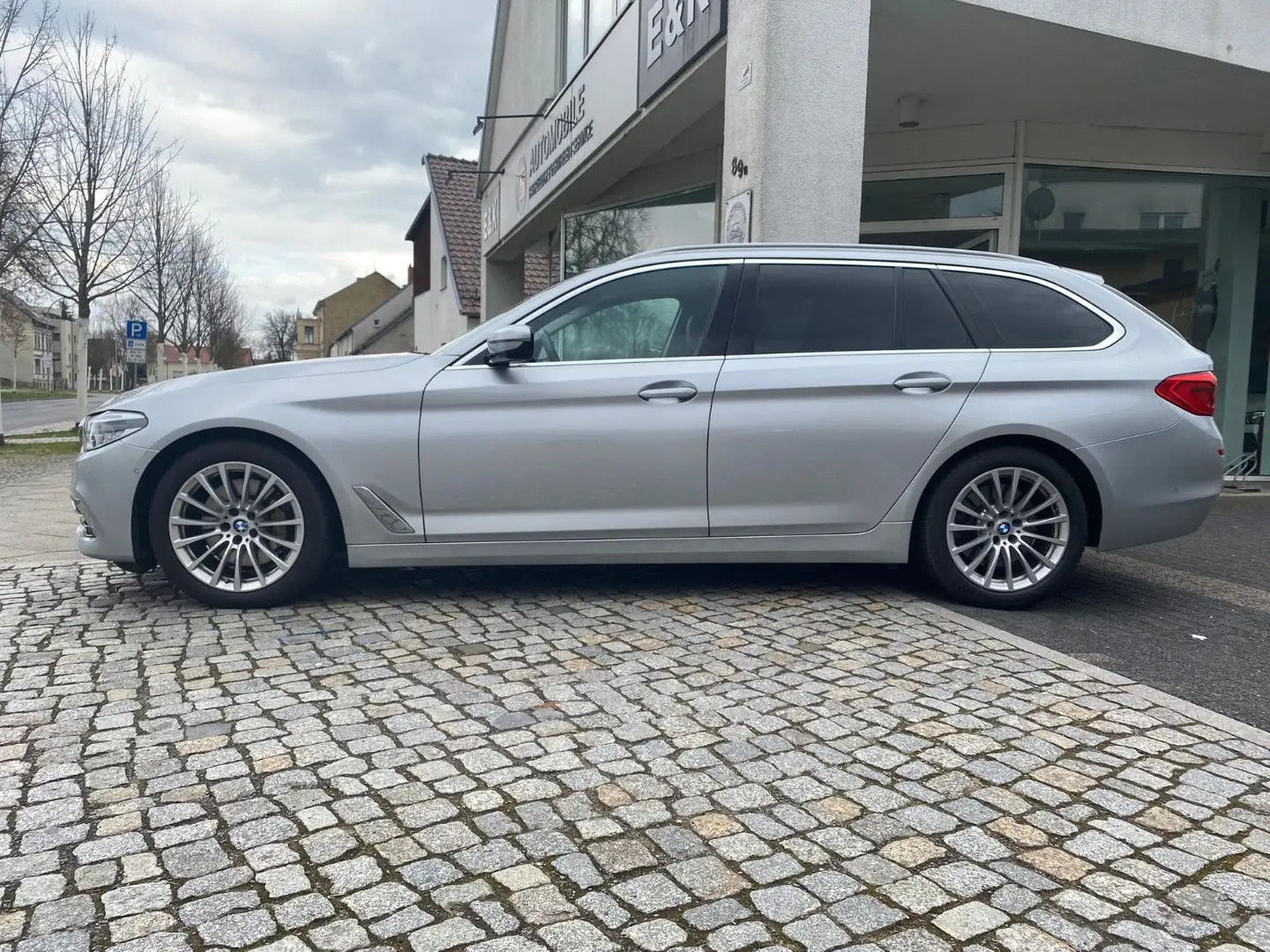 BMW 530 d xDrive Luxury Line-PANO+LED+NAVI-VOLL Argent - 1