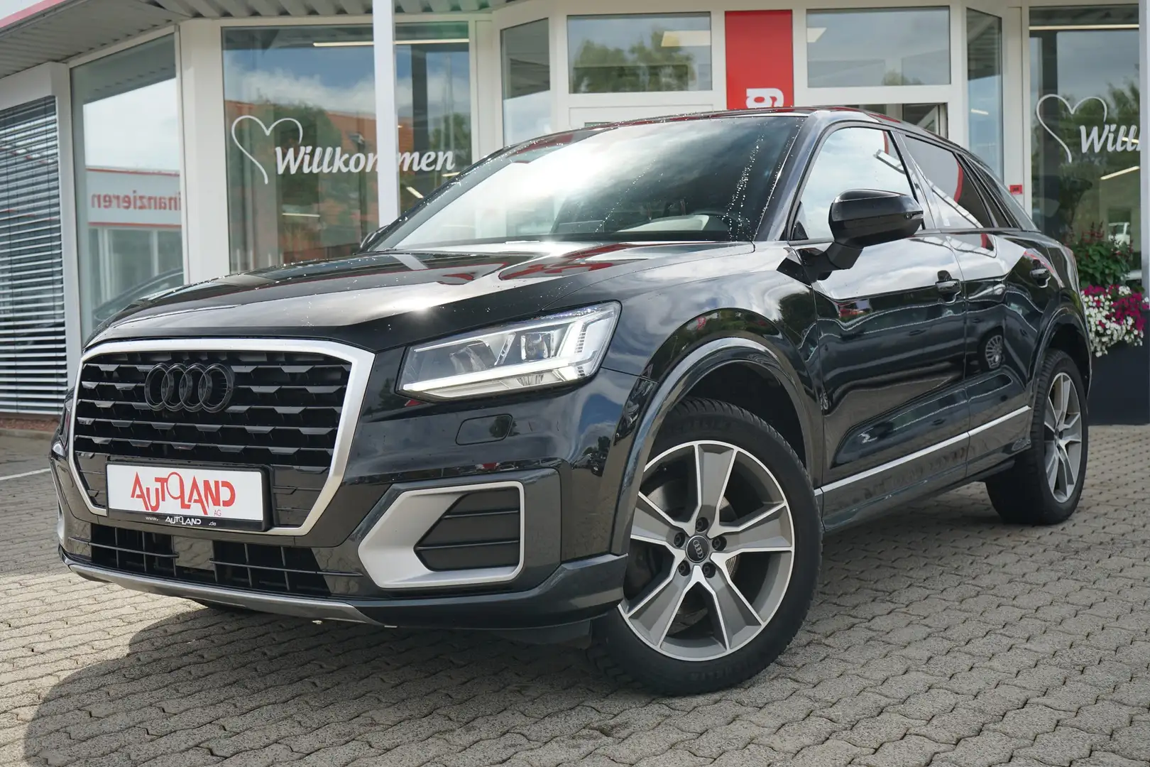 Audi Q2 1.4 TFSI basis LED Tempomat Sitzheizung PDC Schwarz - 2
