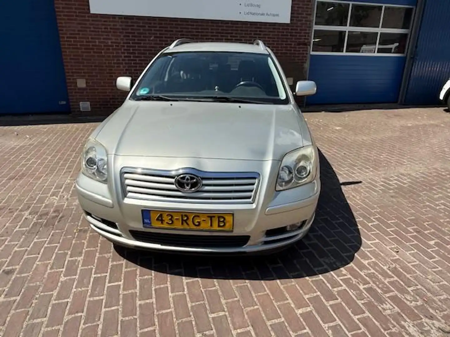 Toyota Avensis Wagon 2.0 VVTi Executive Leder Clima Stoelverwarmi Grijs - 2