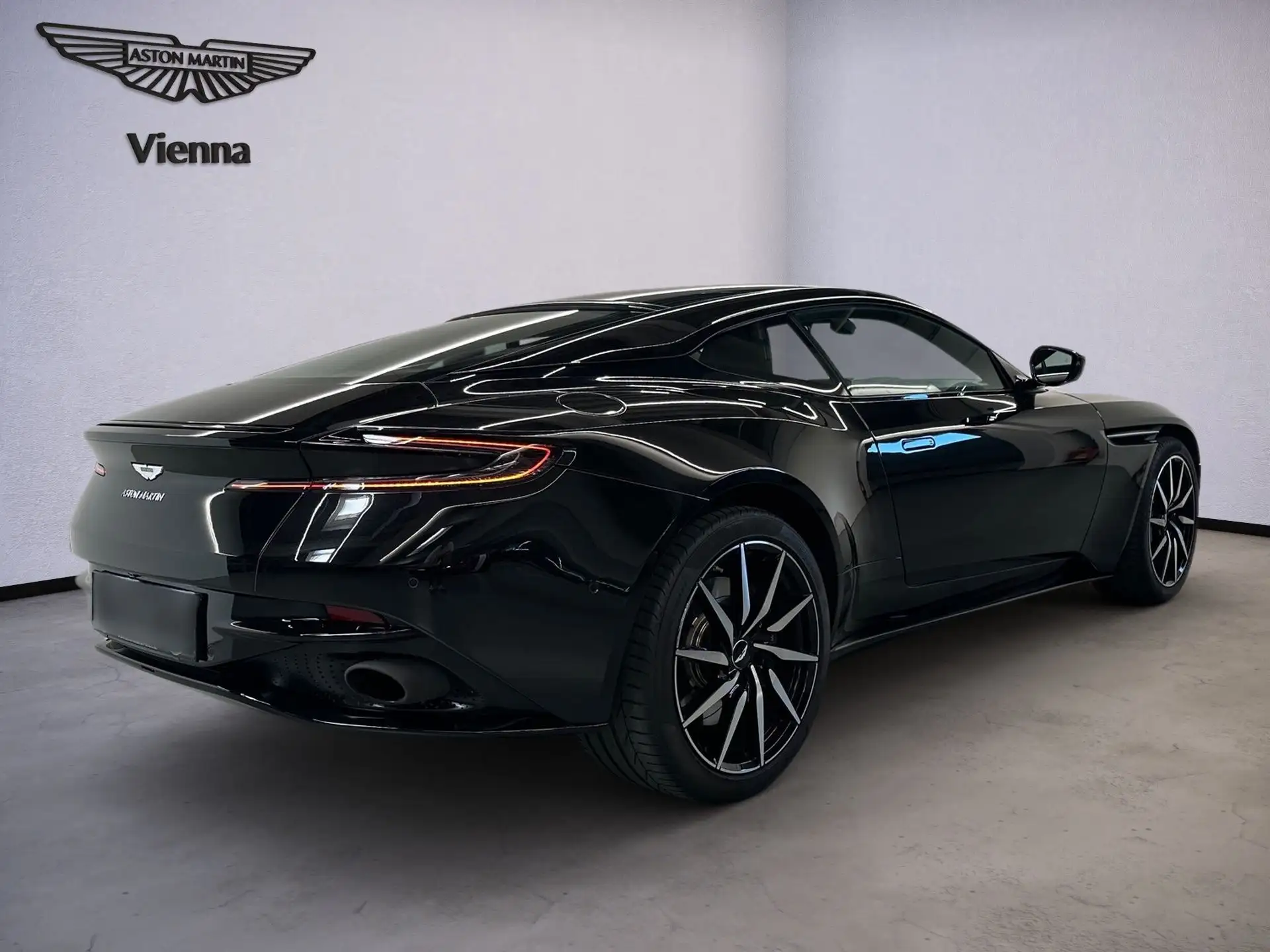 애스턴마틴 DB11 V8 2019 검정 사진 3