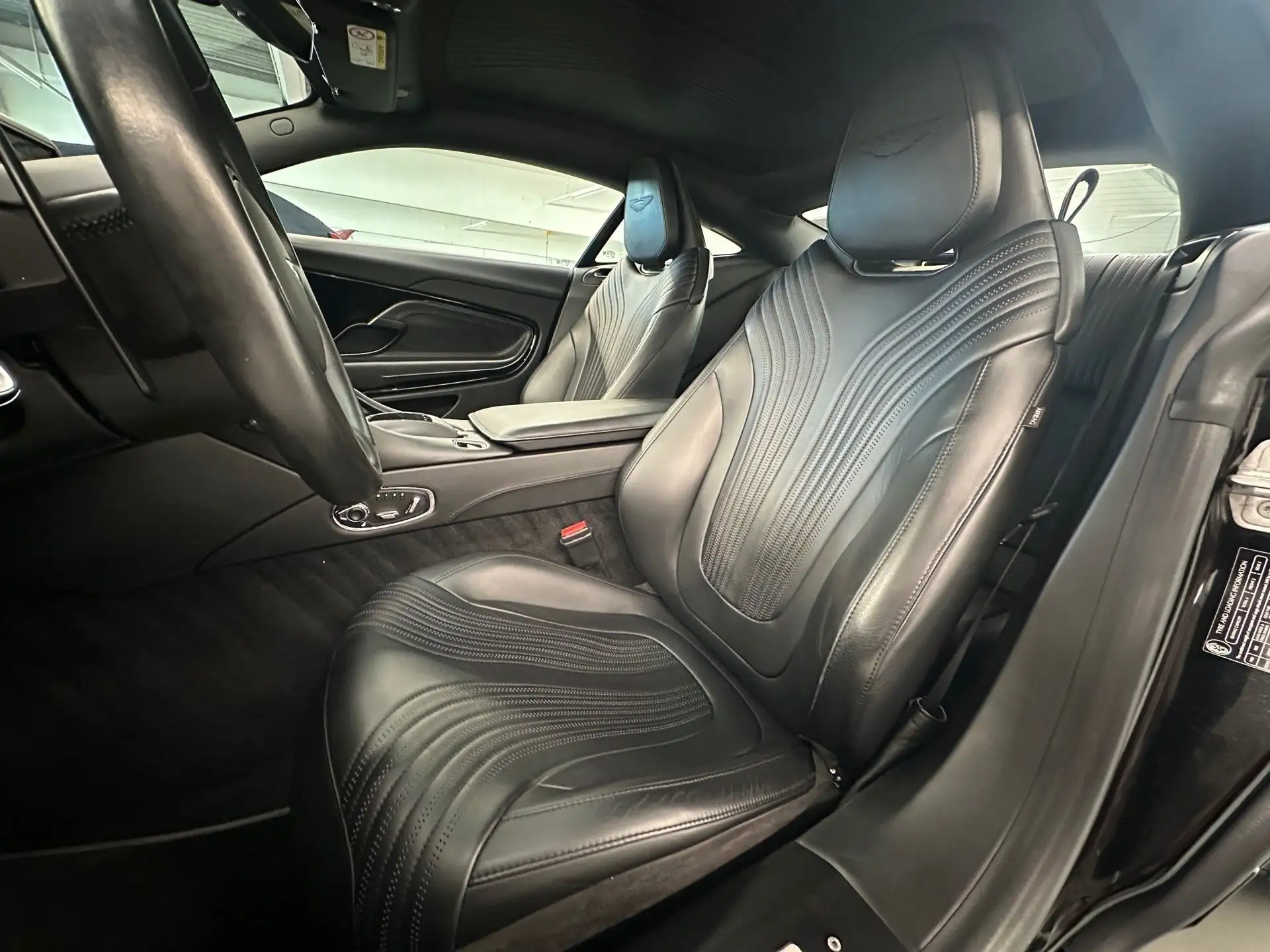애스턴마틴 DB11 V8 2019 검정 사진 8