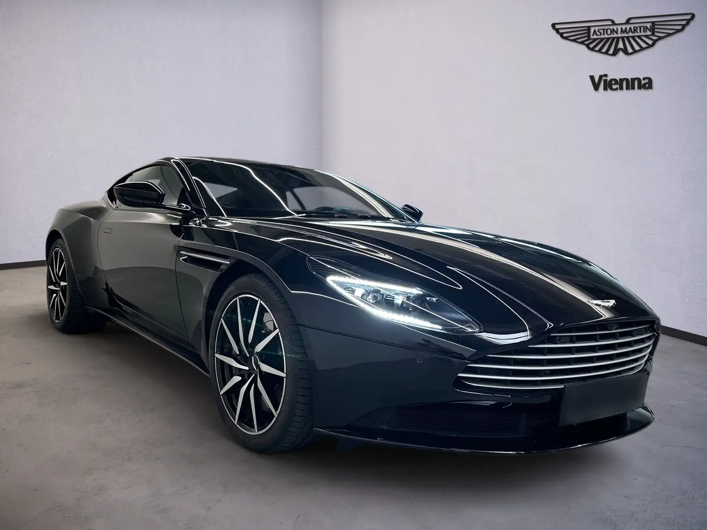 Aston Martin DB11 V8 Coupé / Onyx Black / B & O / Schwarz - 2