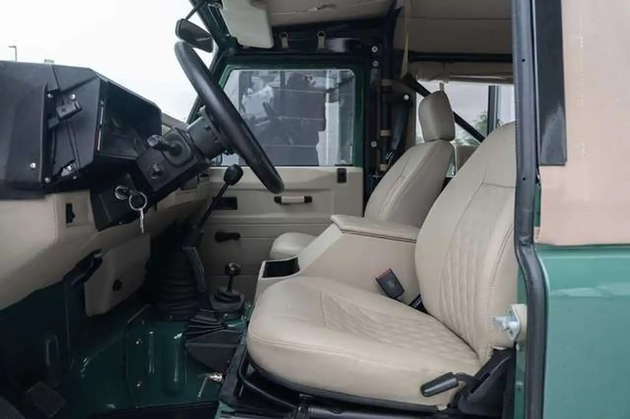 Land Rover Defender 90 200Tdi Cabrio - FULL nuts & bolt restauration, foto 11