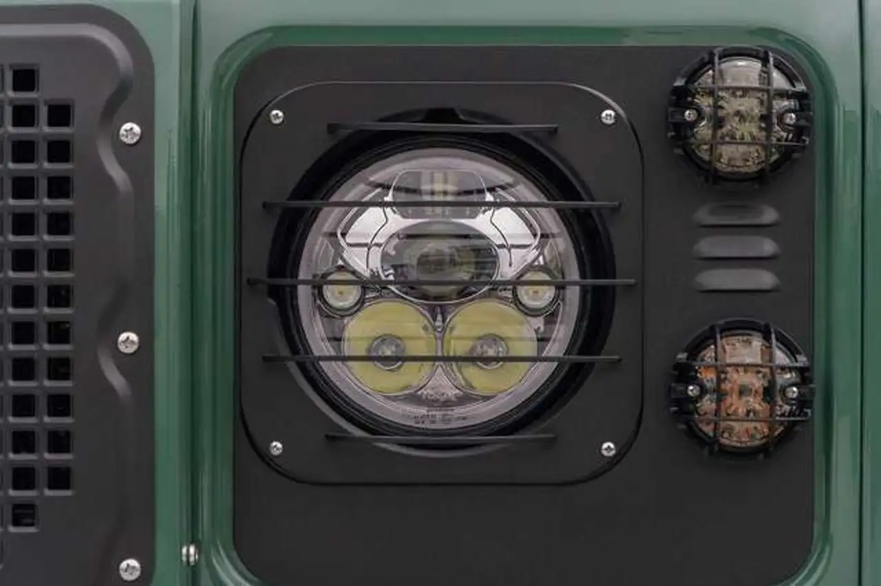 Land Rover Defender 90 200Tdi Cabrio - FULL nuts & bolt restauration, foto 4