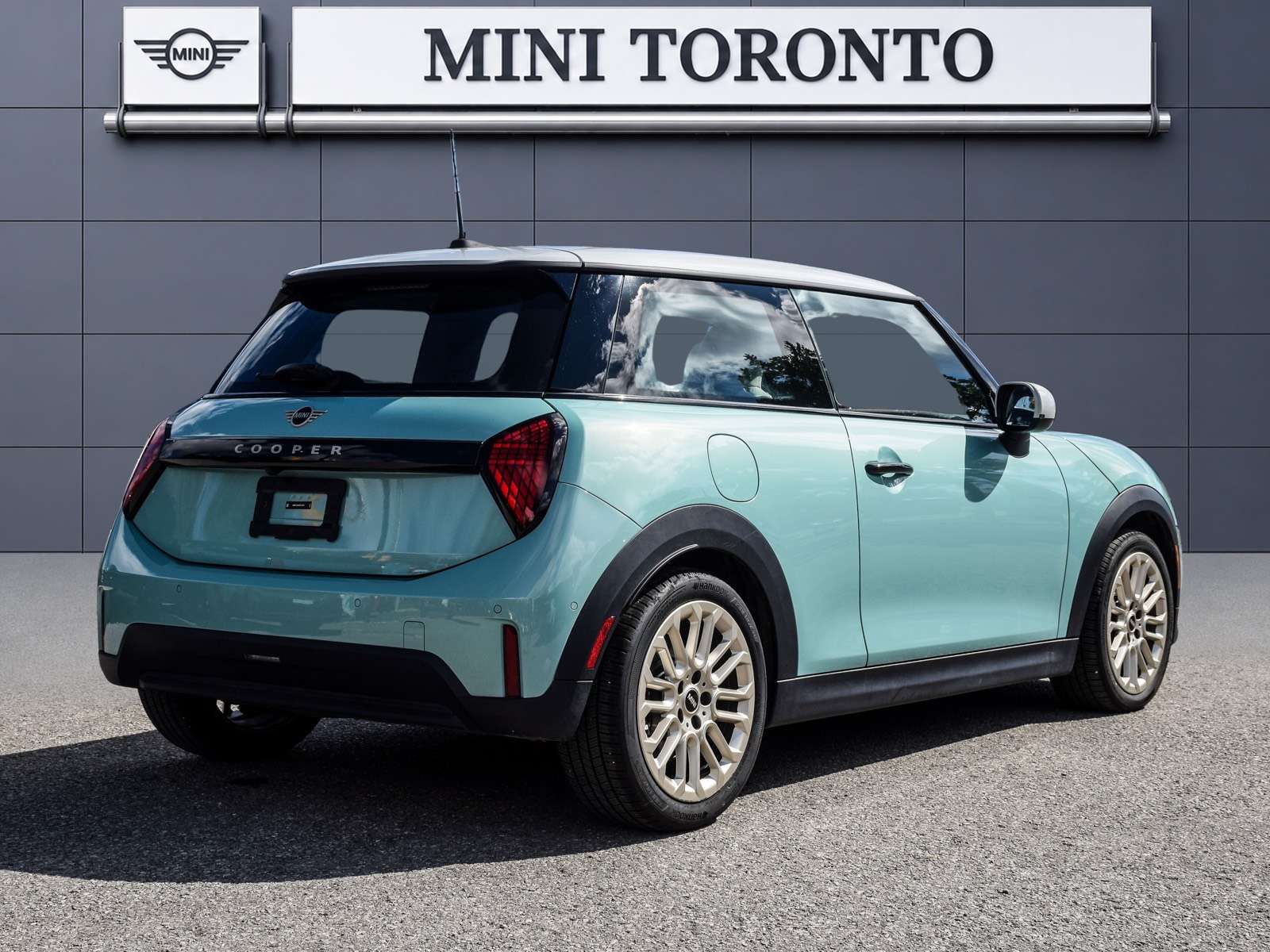 2026 MINI 3 Door C | CPO | Premier+ | Adptv Susp | Power Seats — снимка 4