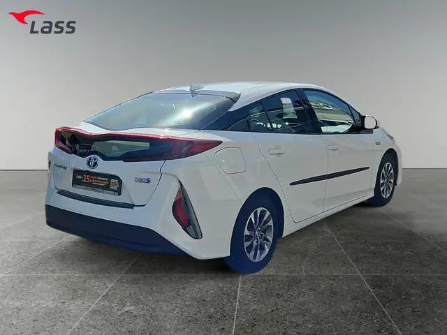 Toyota Prius view 6