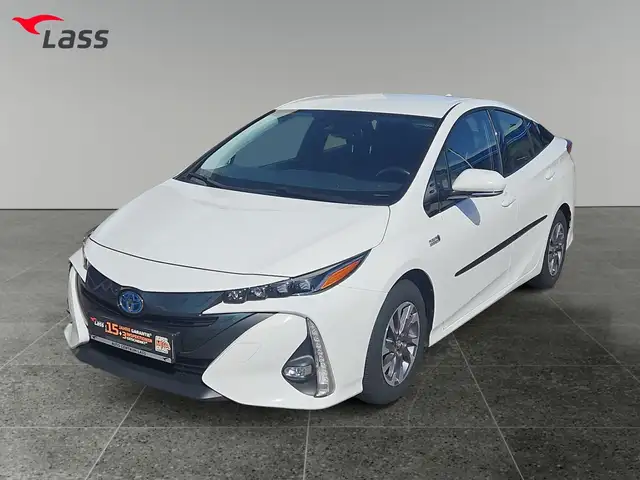 Toyota Prius view 2